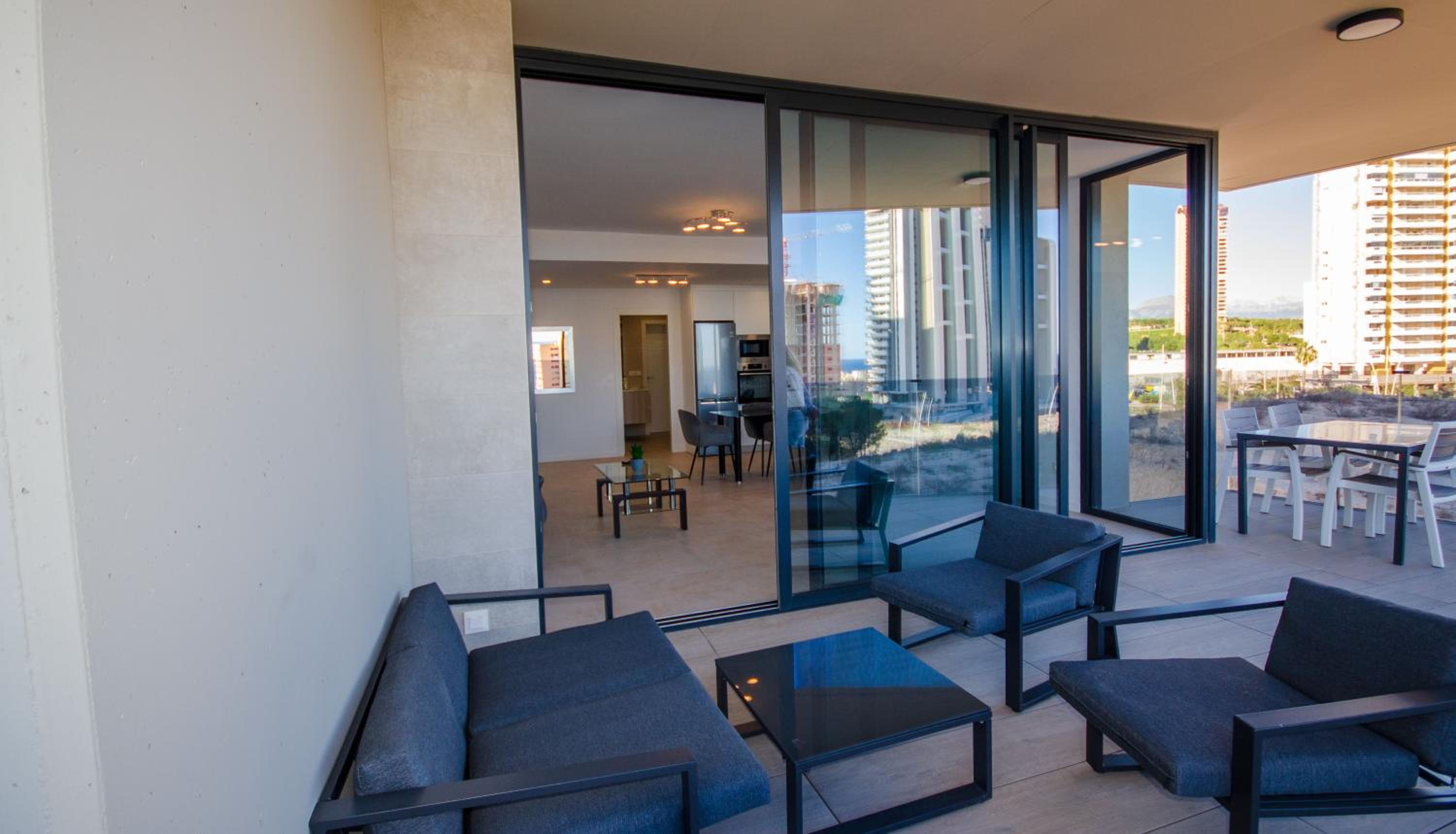SAKURA LUXURY Poniente Beach