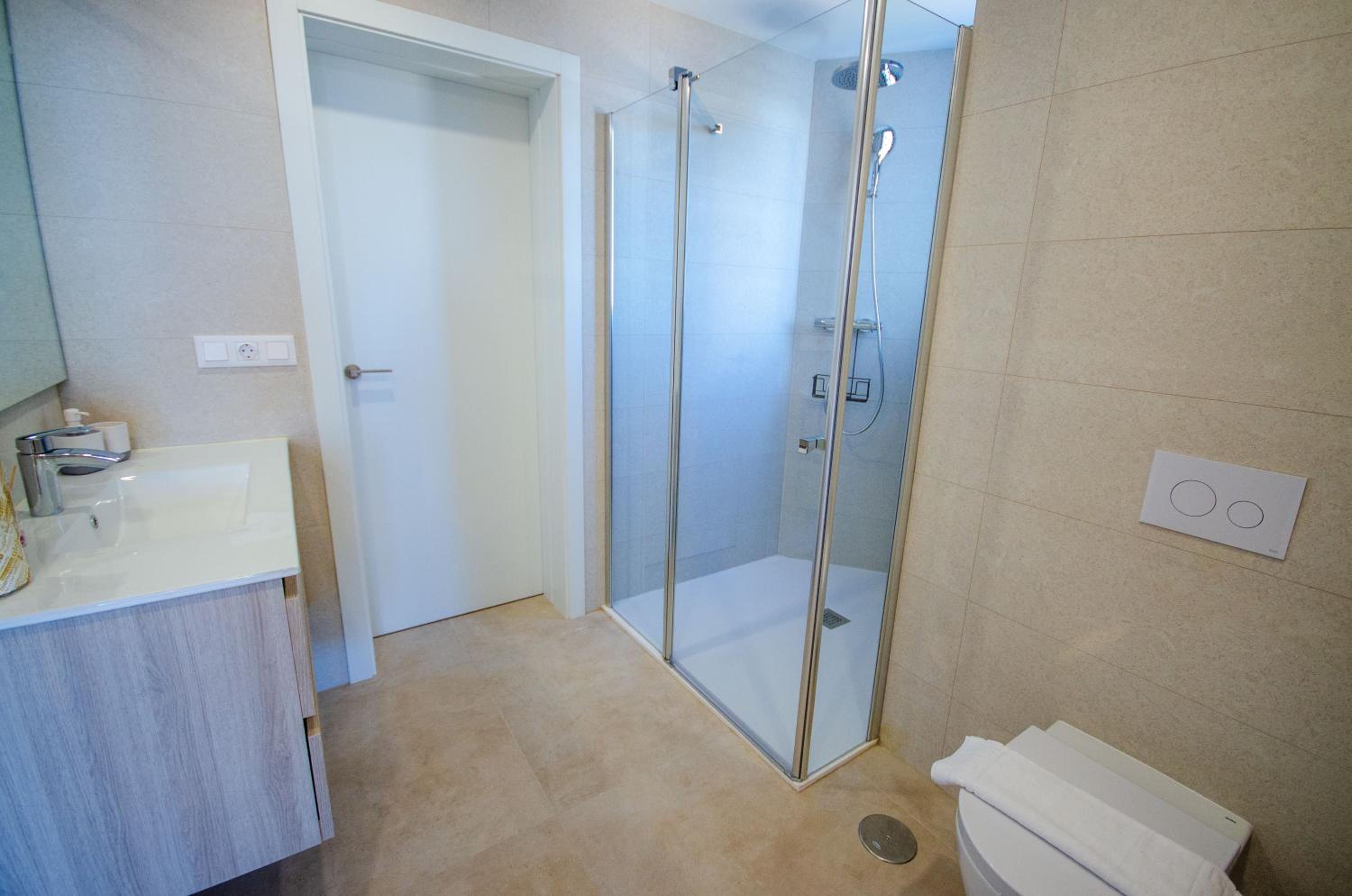 SAKURA LUXURY Poniente Beach