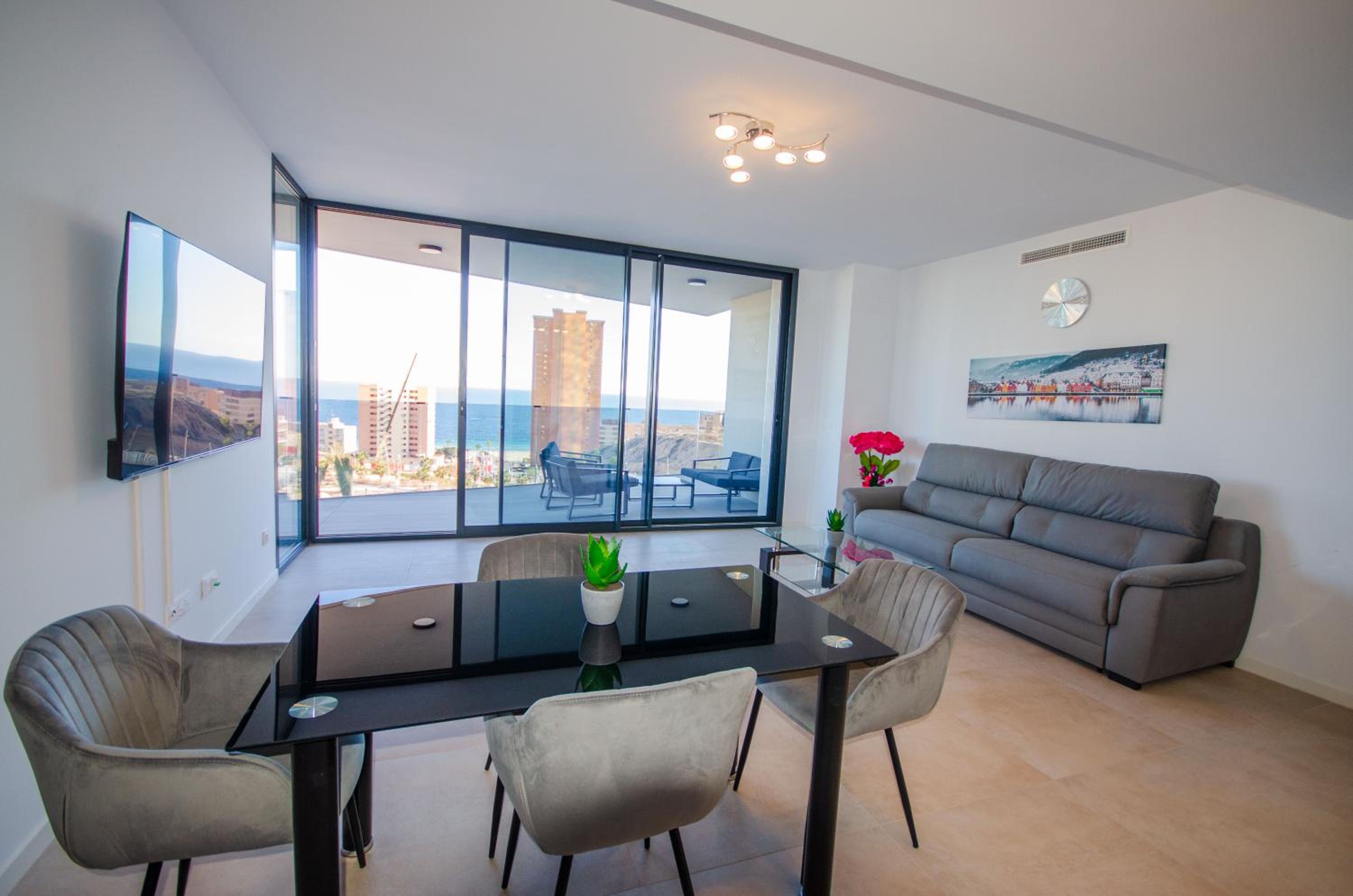 SAKURA LUXURY Poniente Beach