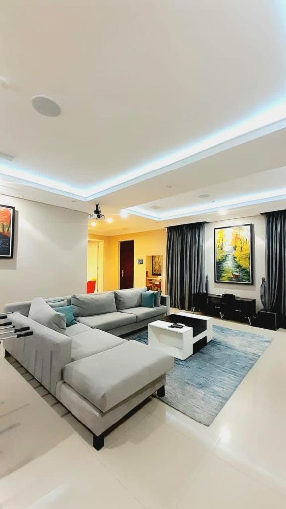 Apartment 10