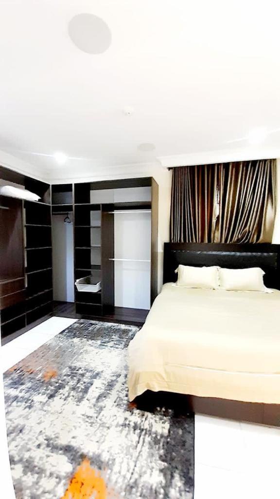 Apartment 10