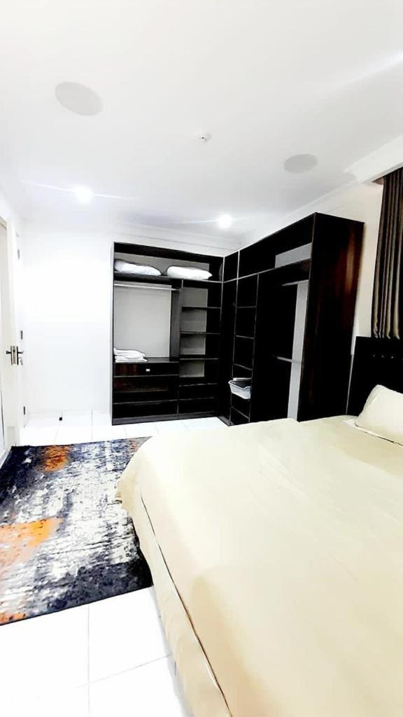 Apartment 10