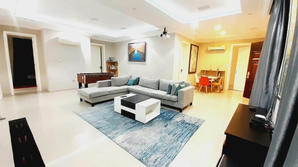 Apartment 10
