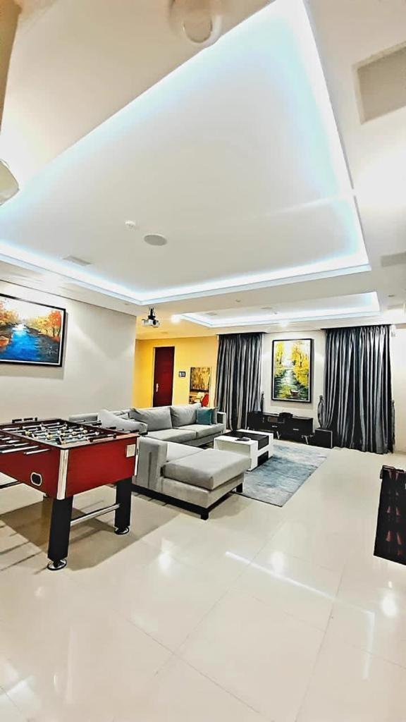 Apartment 10