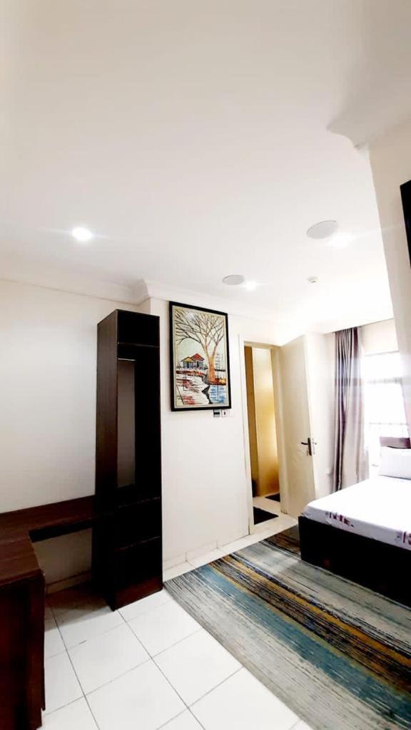 Apartment 10