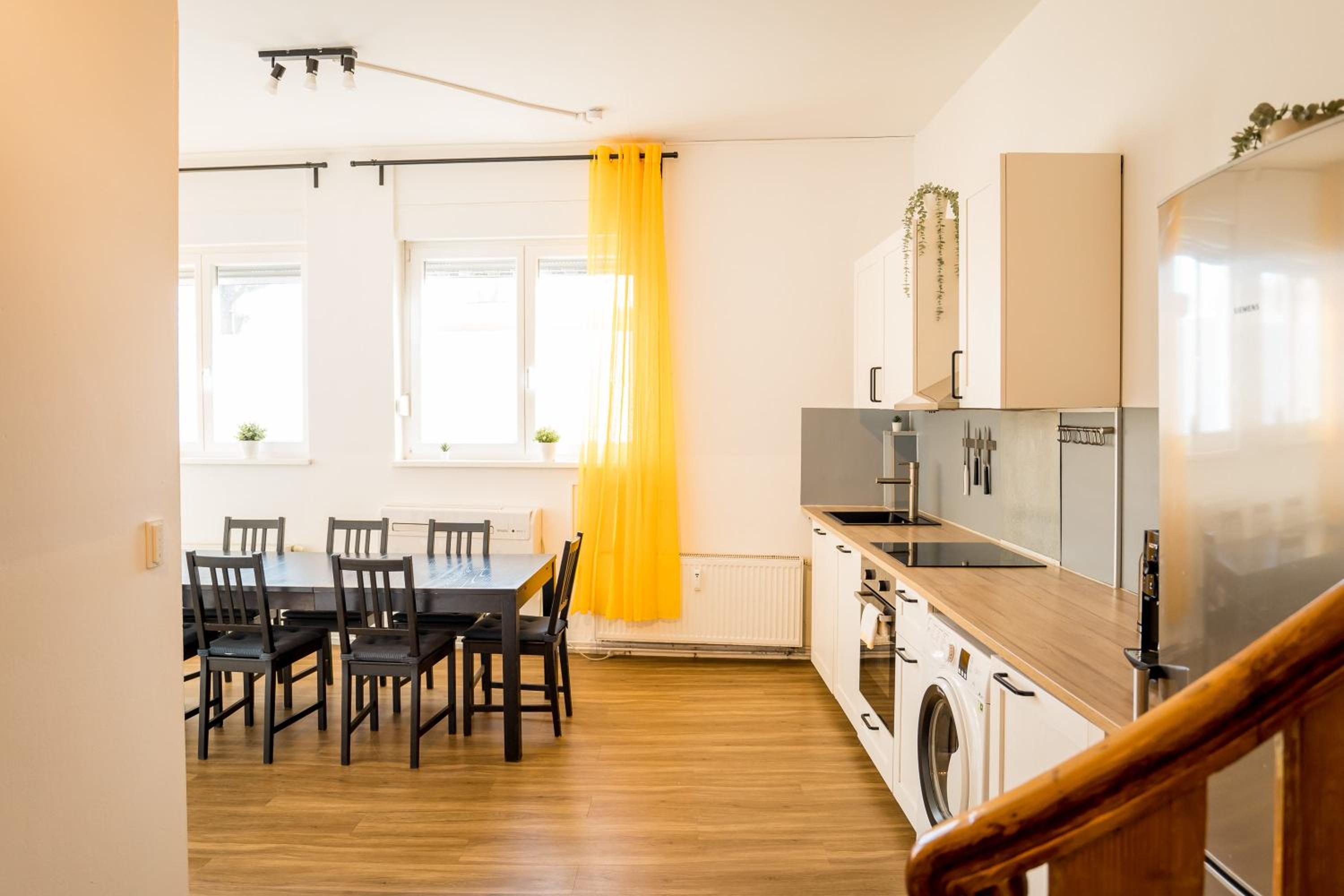 Three Bedroom plus big kitchen plus SelfCheckIn plus Street Parking