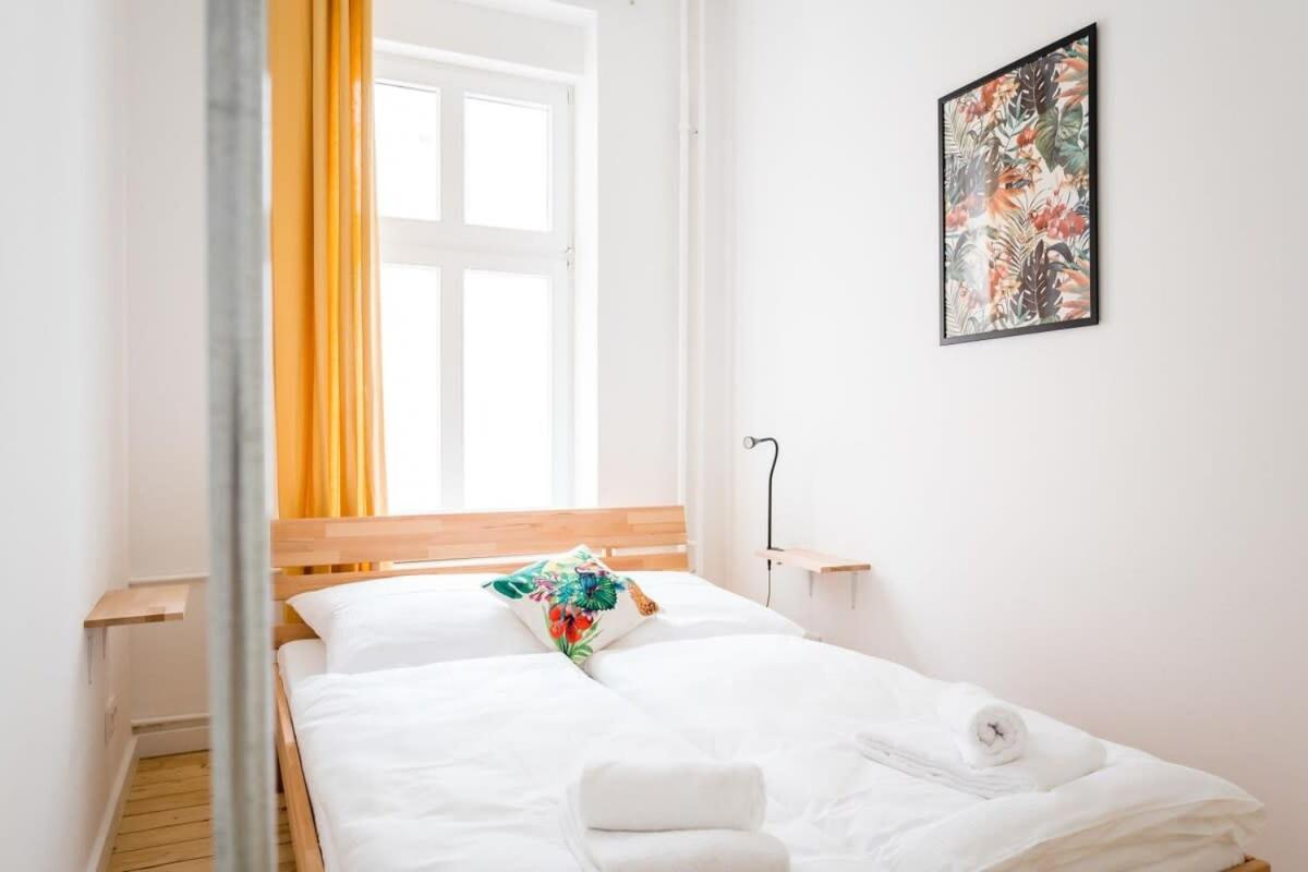 Spacious 3BR plus AC Self Check-in Street Parking