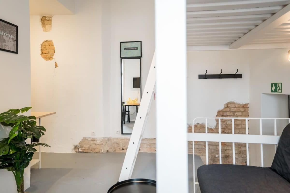 Shabby Chic plus Self CheckIn plus Free Street Parking