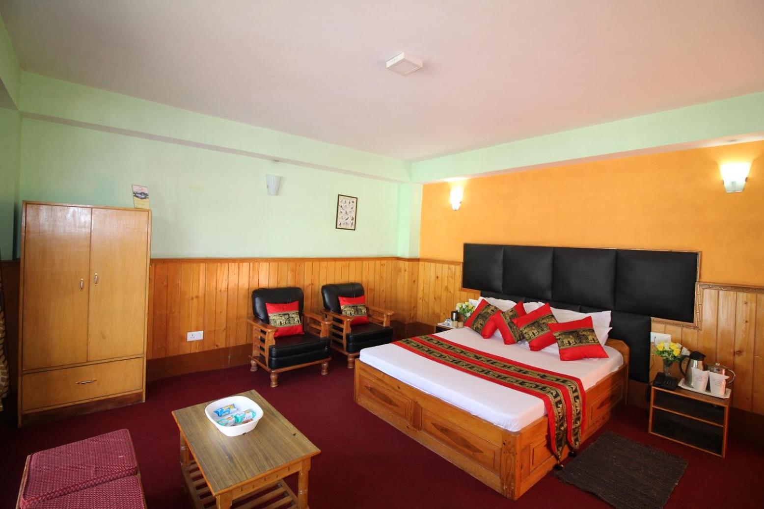 Rufina Royal Lachung