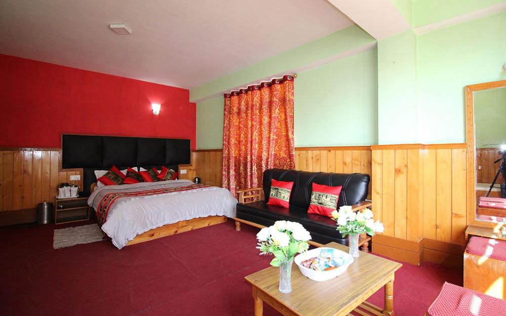 Rufina Royal Lachung