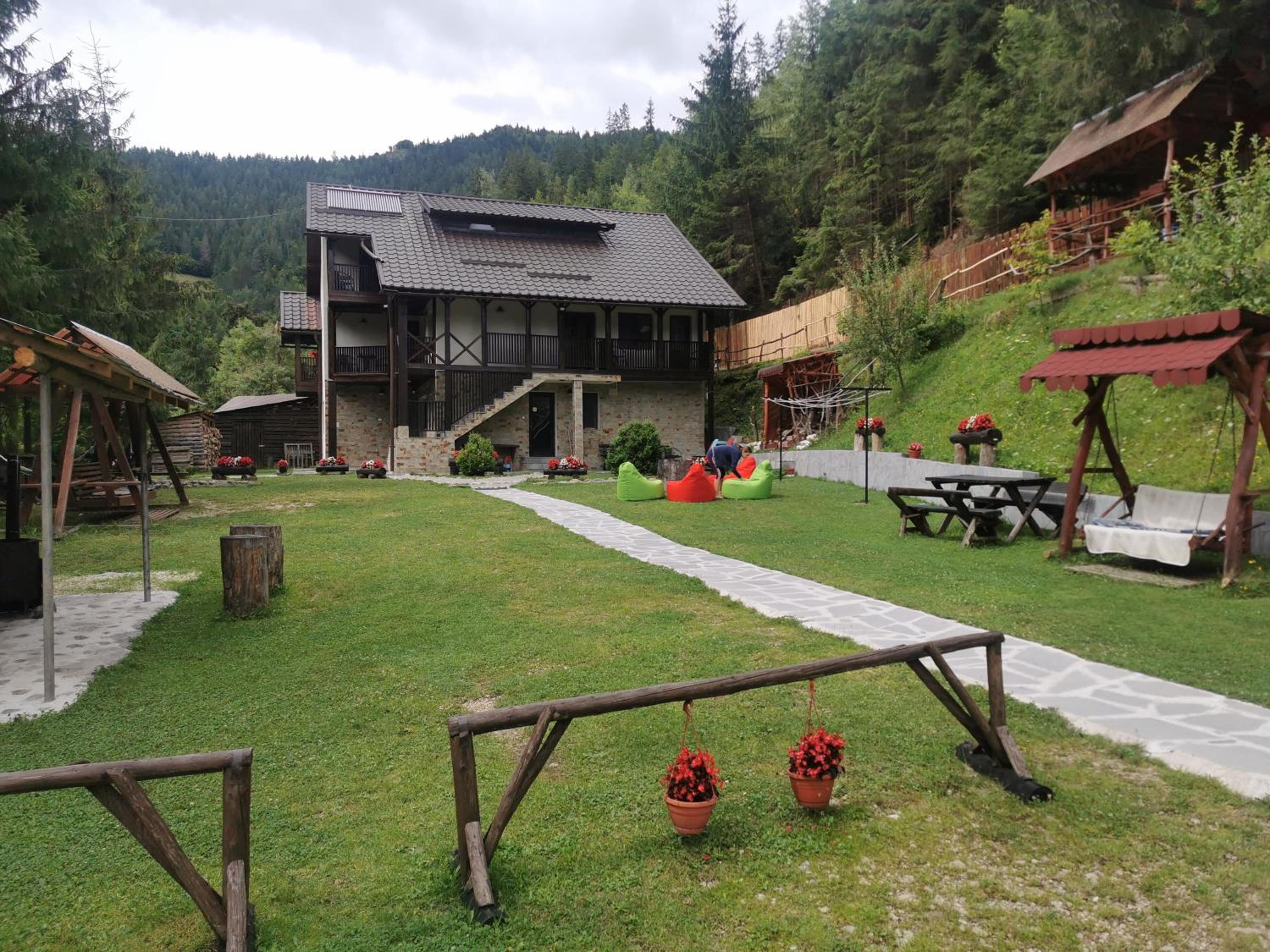 Pensiunea Cheile Albacului view 2