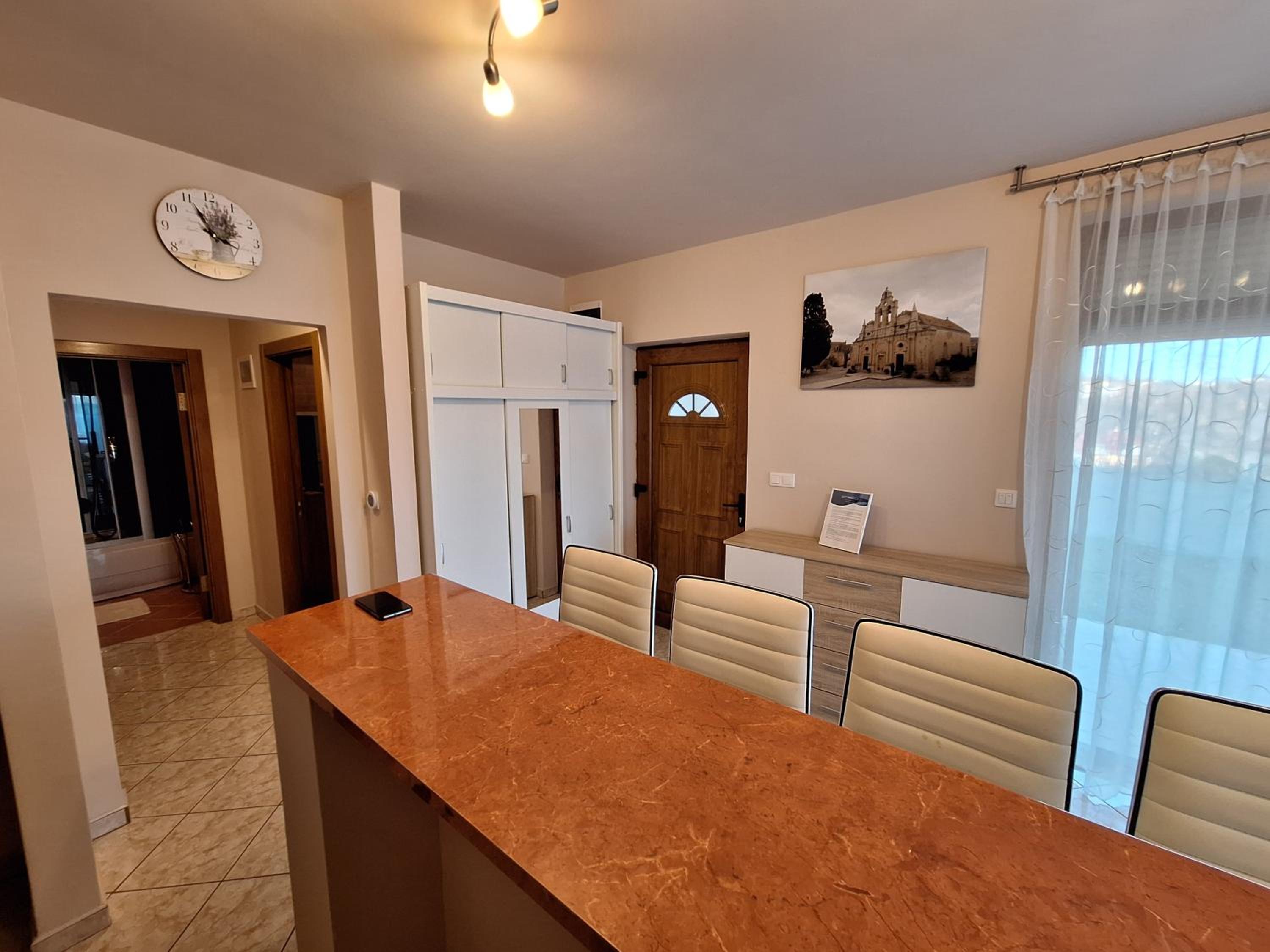 Makra-tető Öregtölgy Apartman