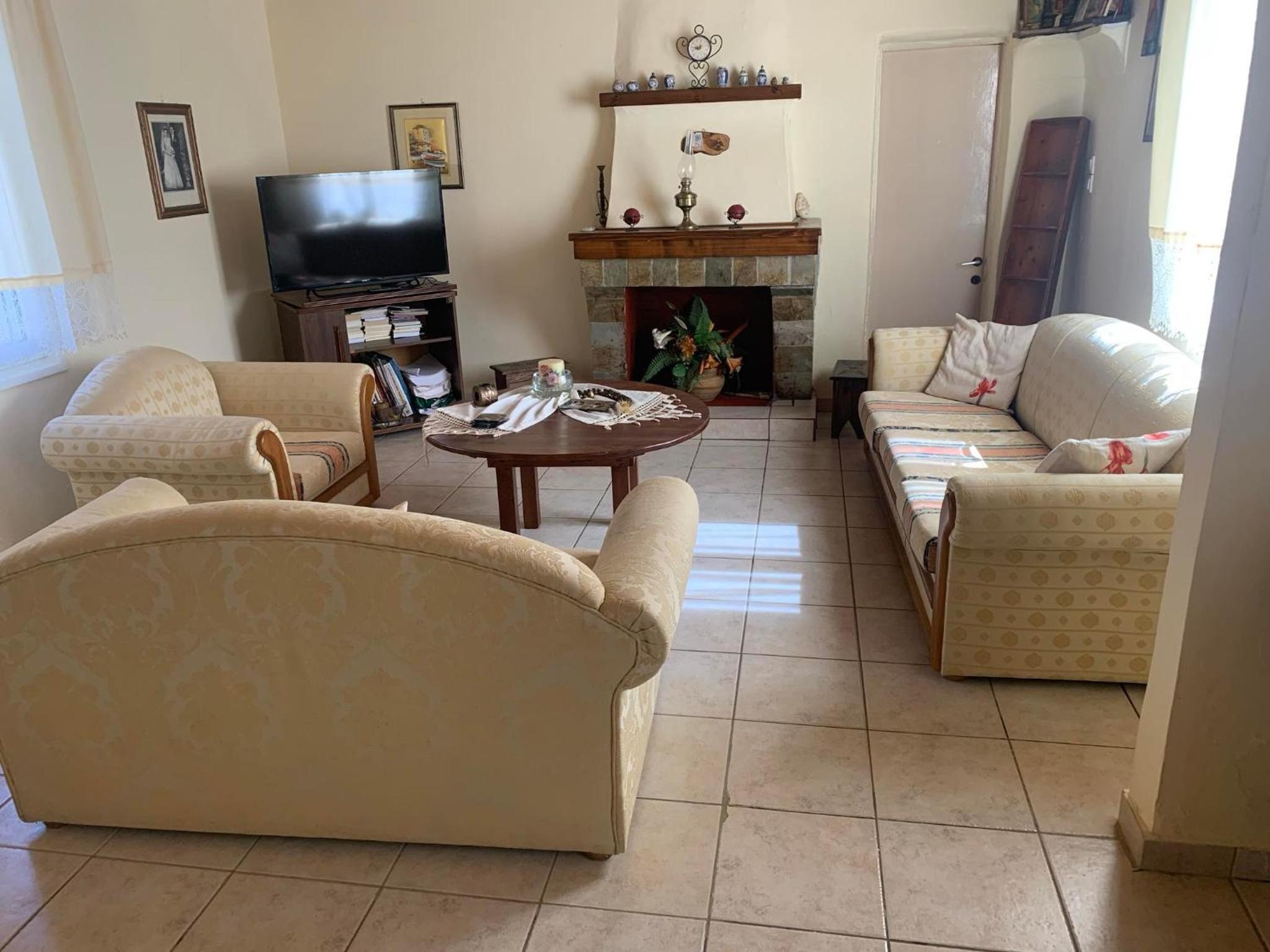 Ntinas Traditional Home view 3
