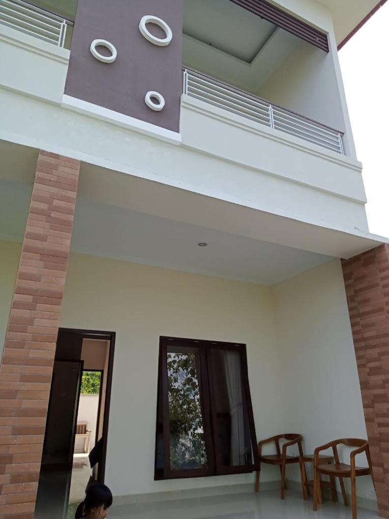 Kubu Deandari Guest House