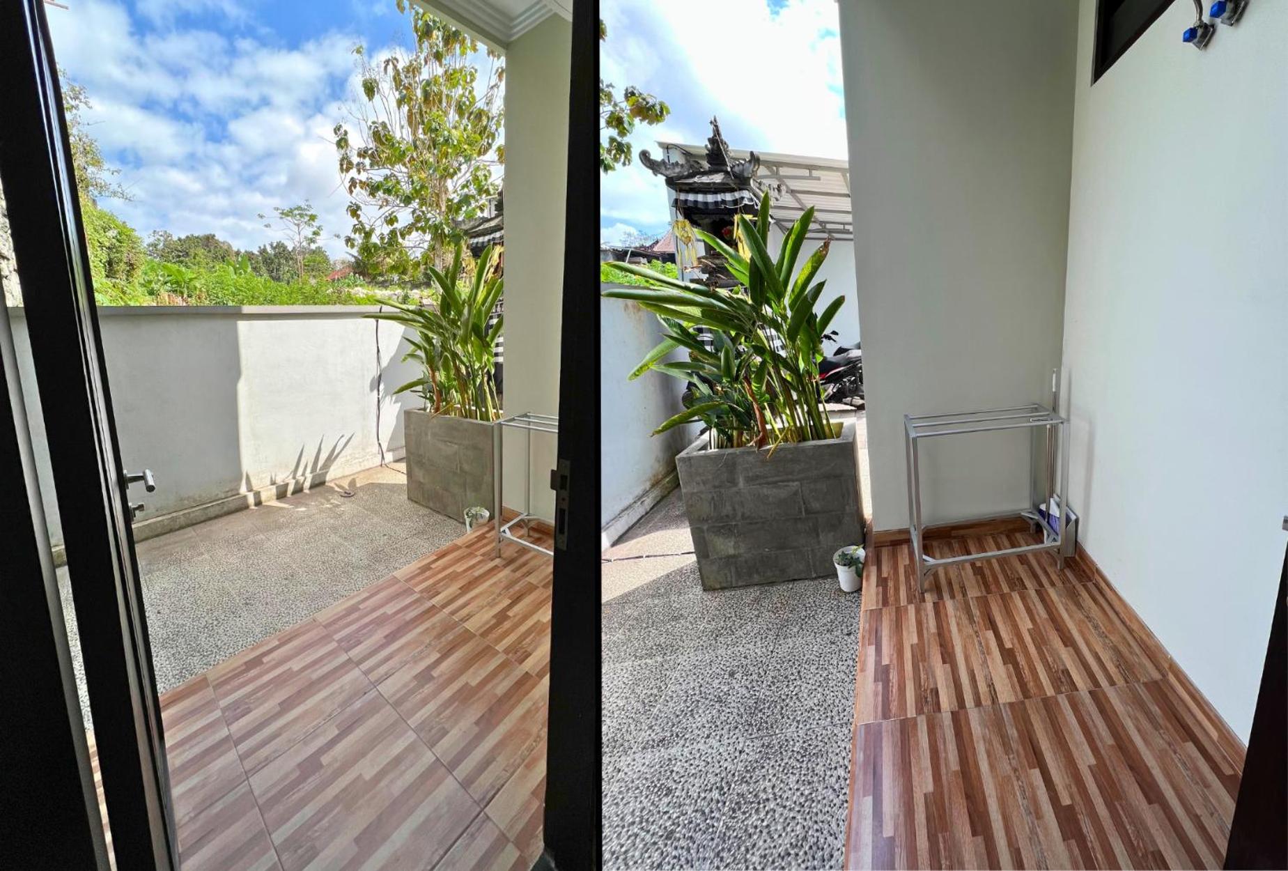 Kubu Deandari Guest House