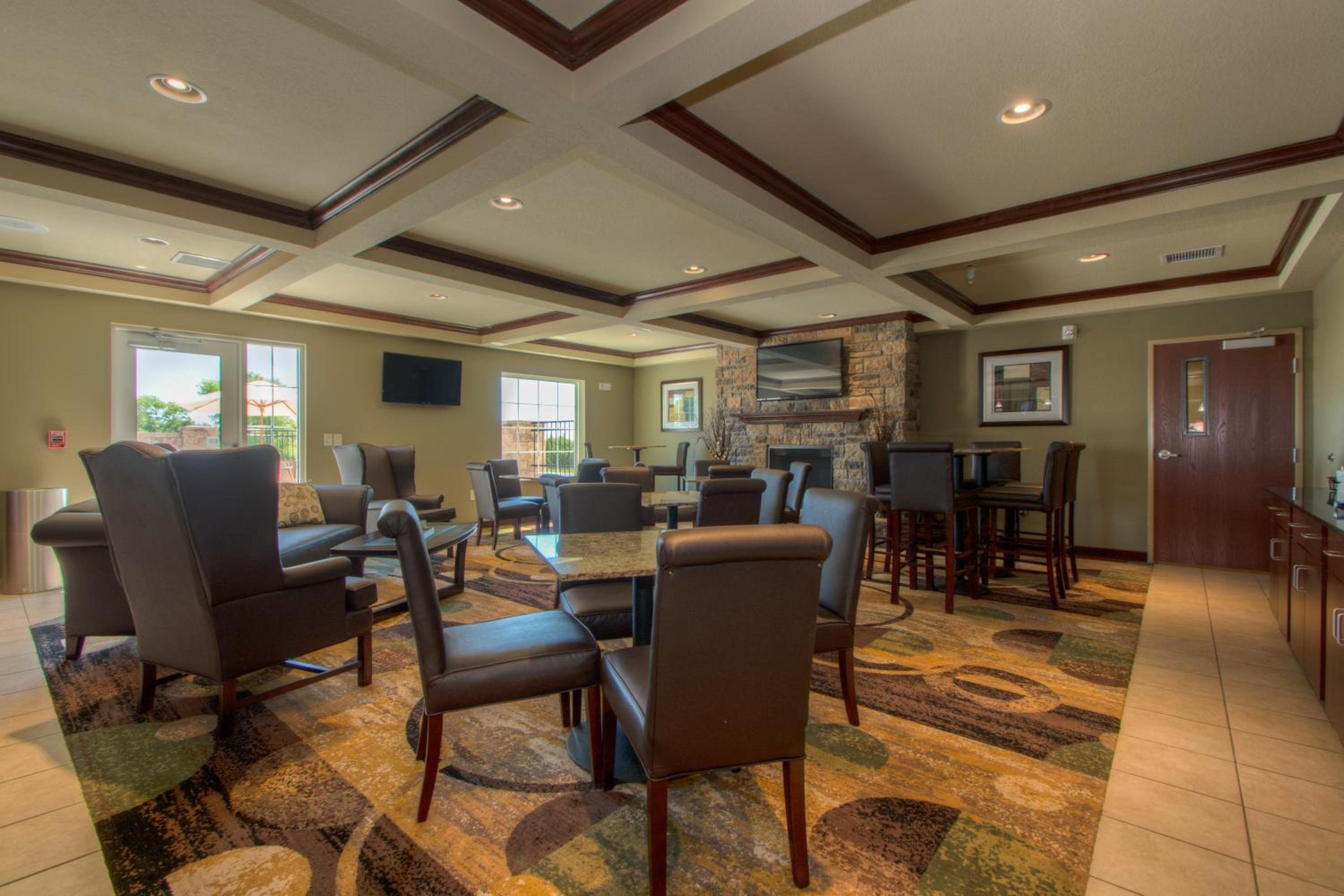 Creekstone Inn & Suites - St Marys