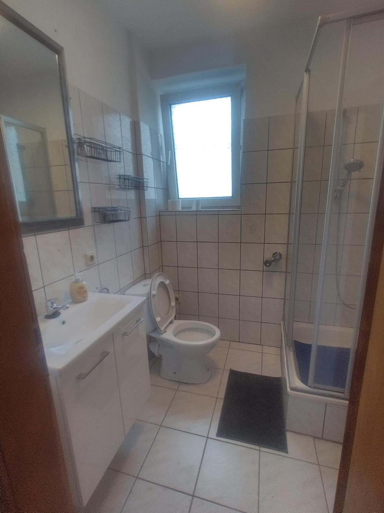 Monteur Home en Solingen — bathroom