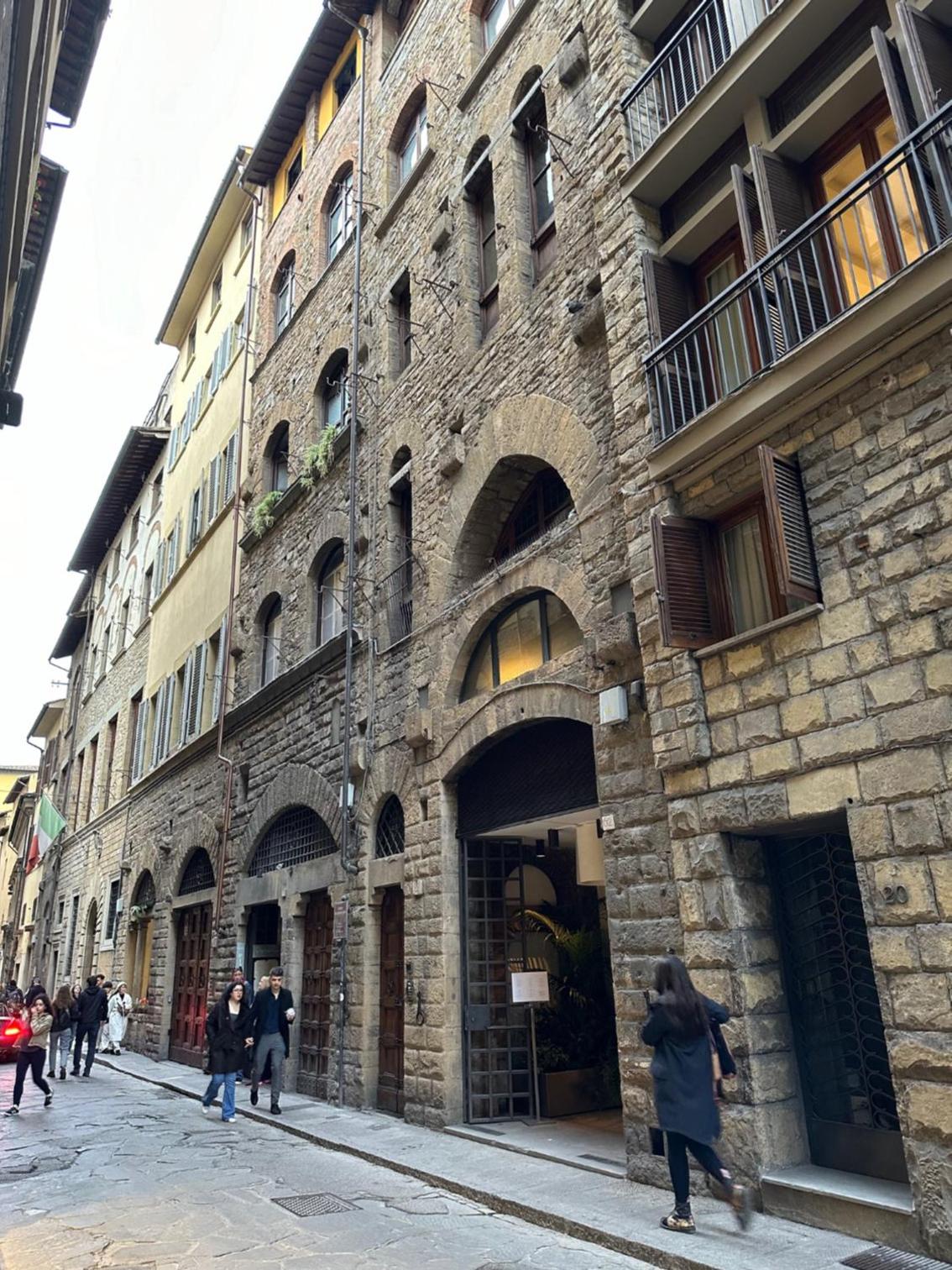 Borgo San Jacopo 8