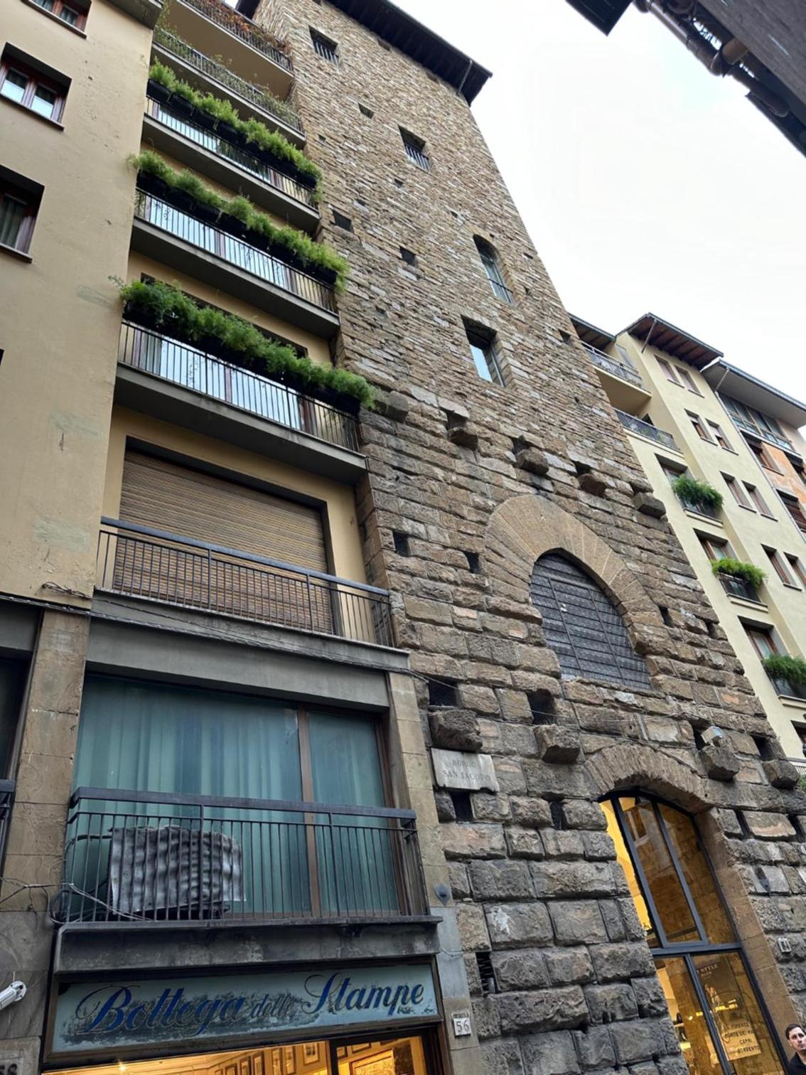 Borgo San Jacopo 8