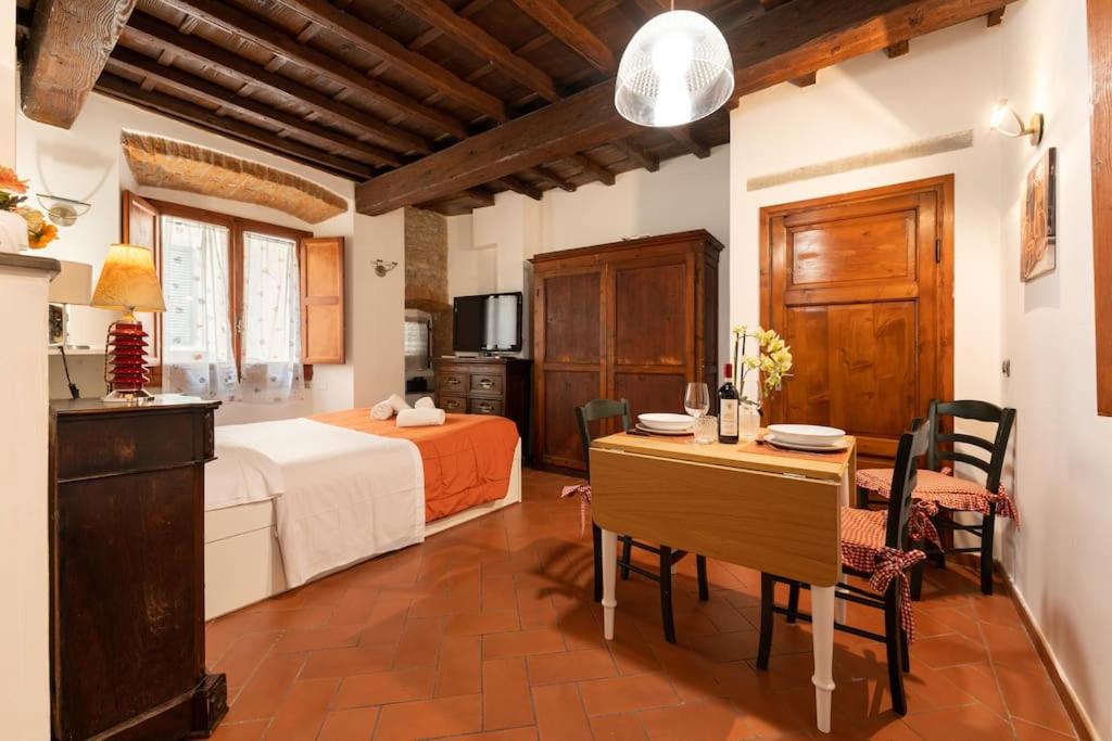 CorsoB Florentine studio close to Palazzo Vecchio