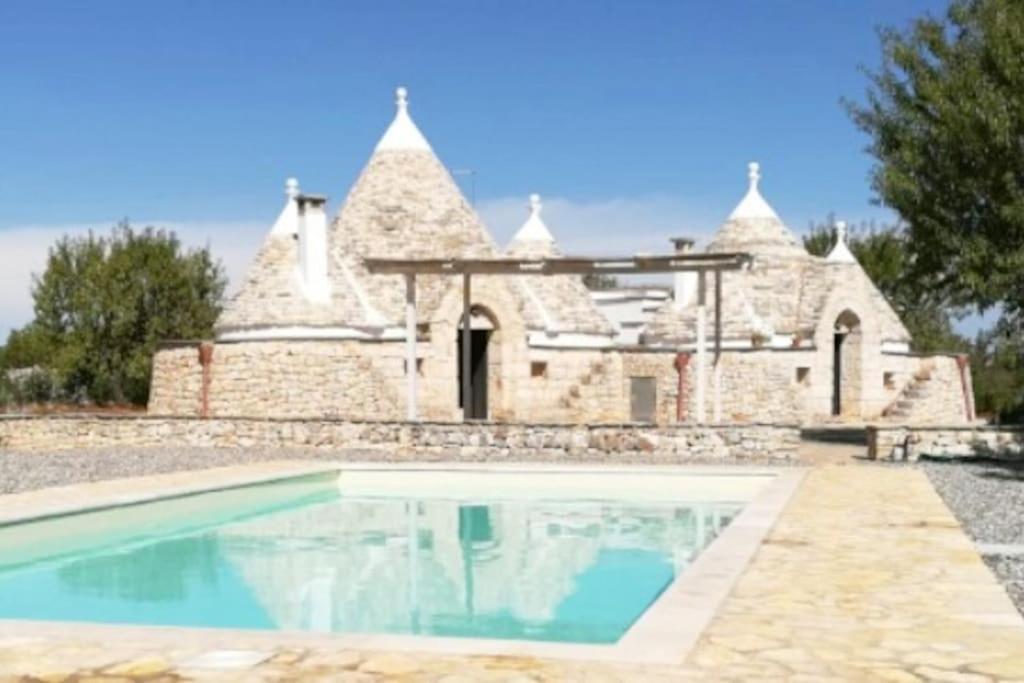 Trullo with swimming pool. Charme&relax