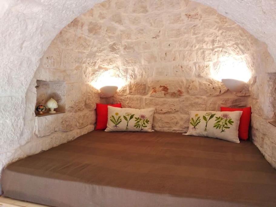 Trullo with swimming pool. Charme&relax