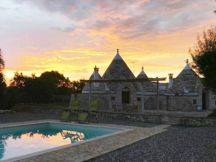 Trullo with swimming pool. Charme&relax