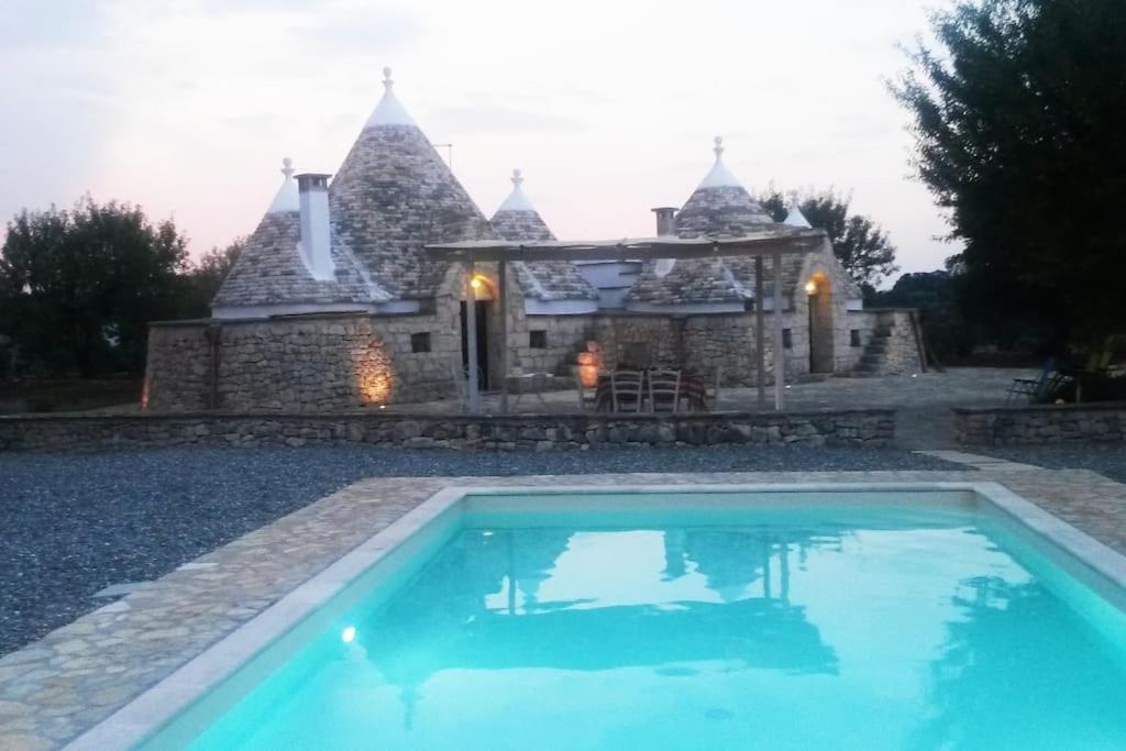 Trullo with swimming pool. Charme&relax