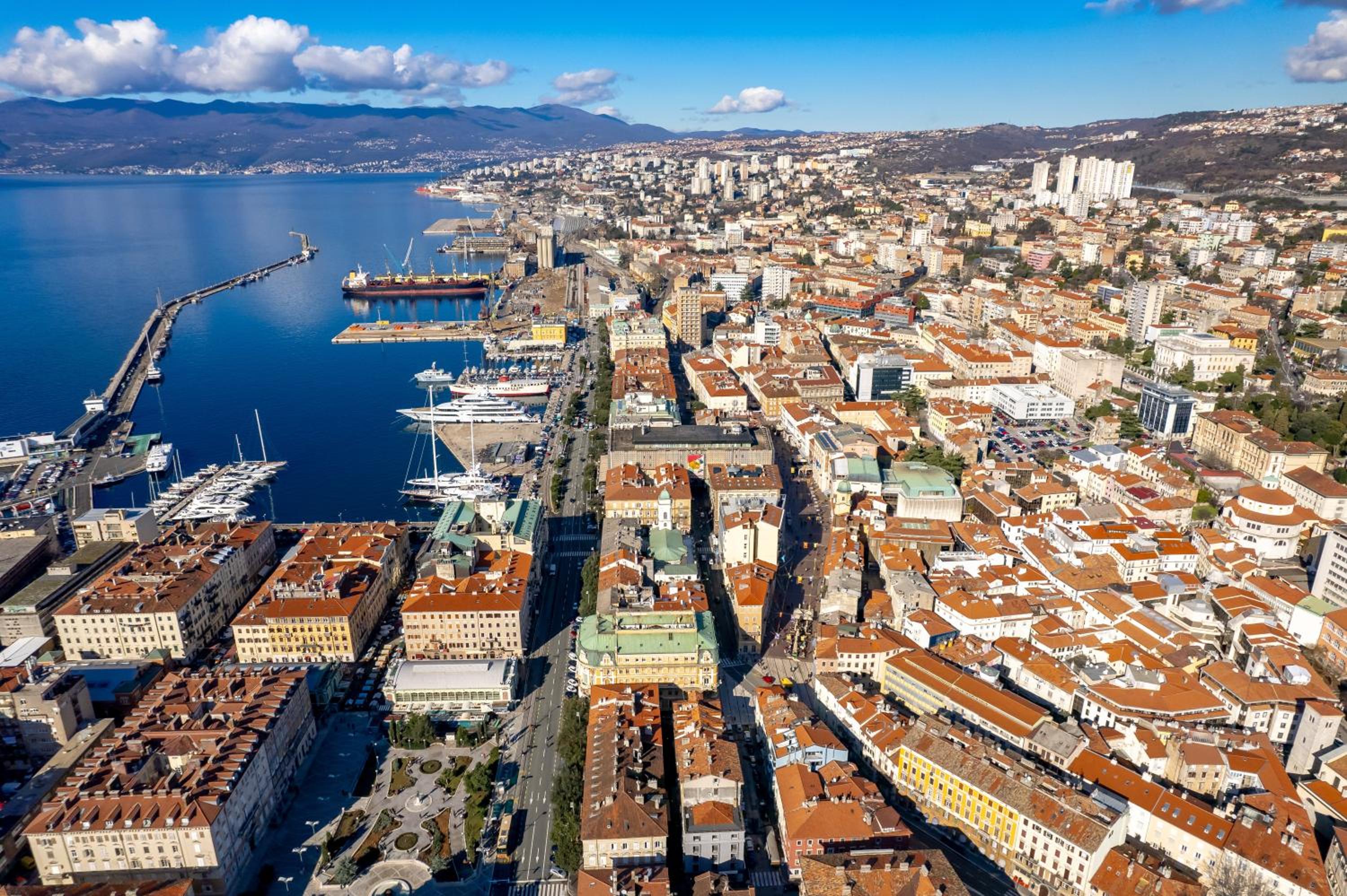 Hotel Area Luxury Spa Apartment - Image 1