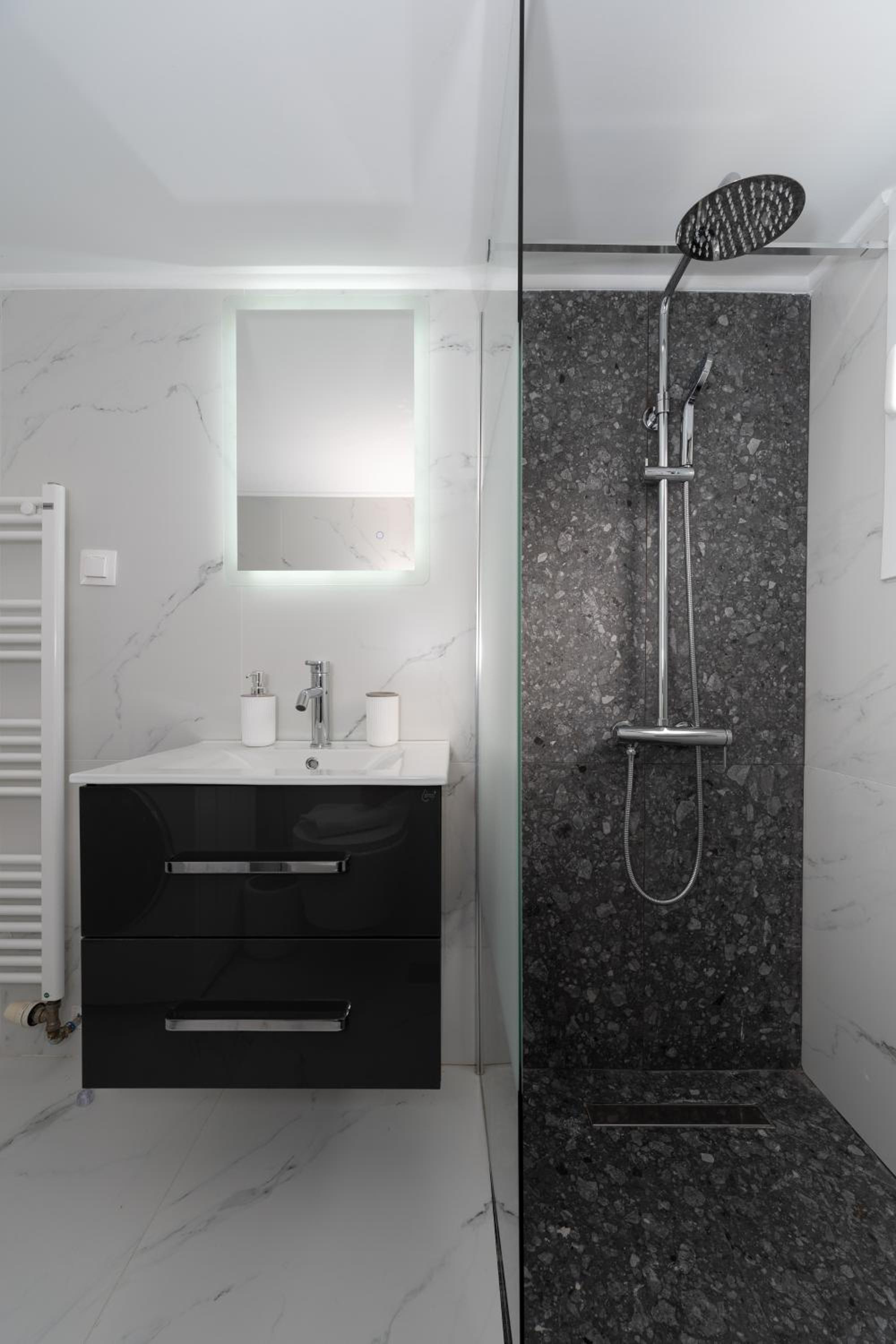 Modern Luxury Apartment in Glyfada, 10 minutes from Beach