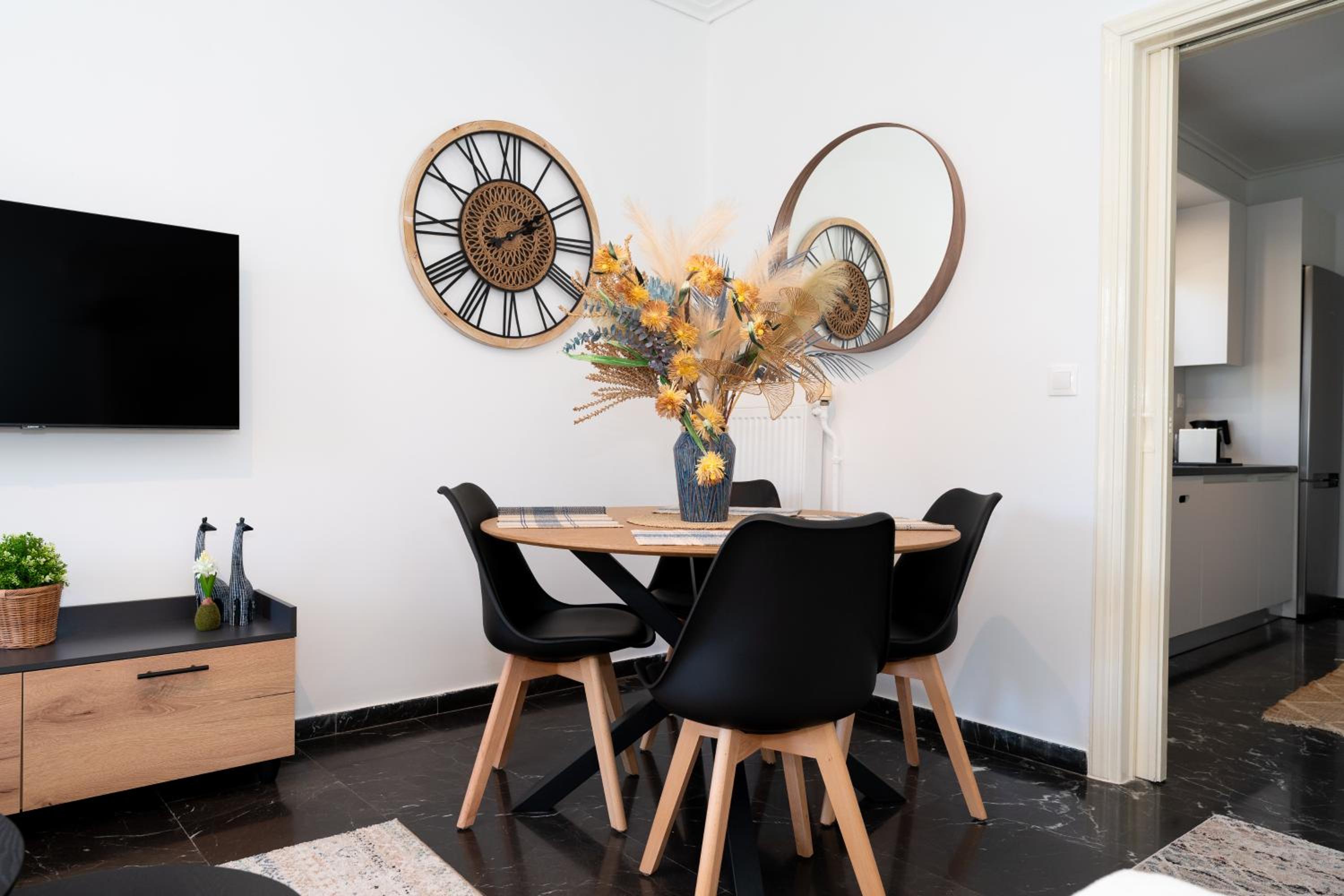 Modern Luxury Apartment in Glyfada, 10 minutes from Beach