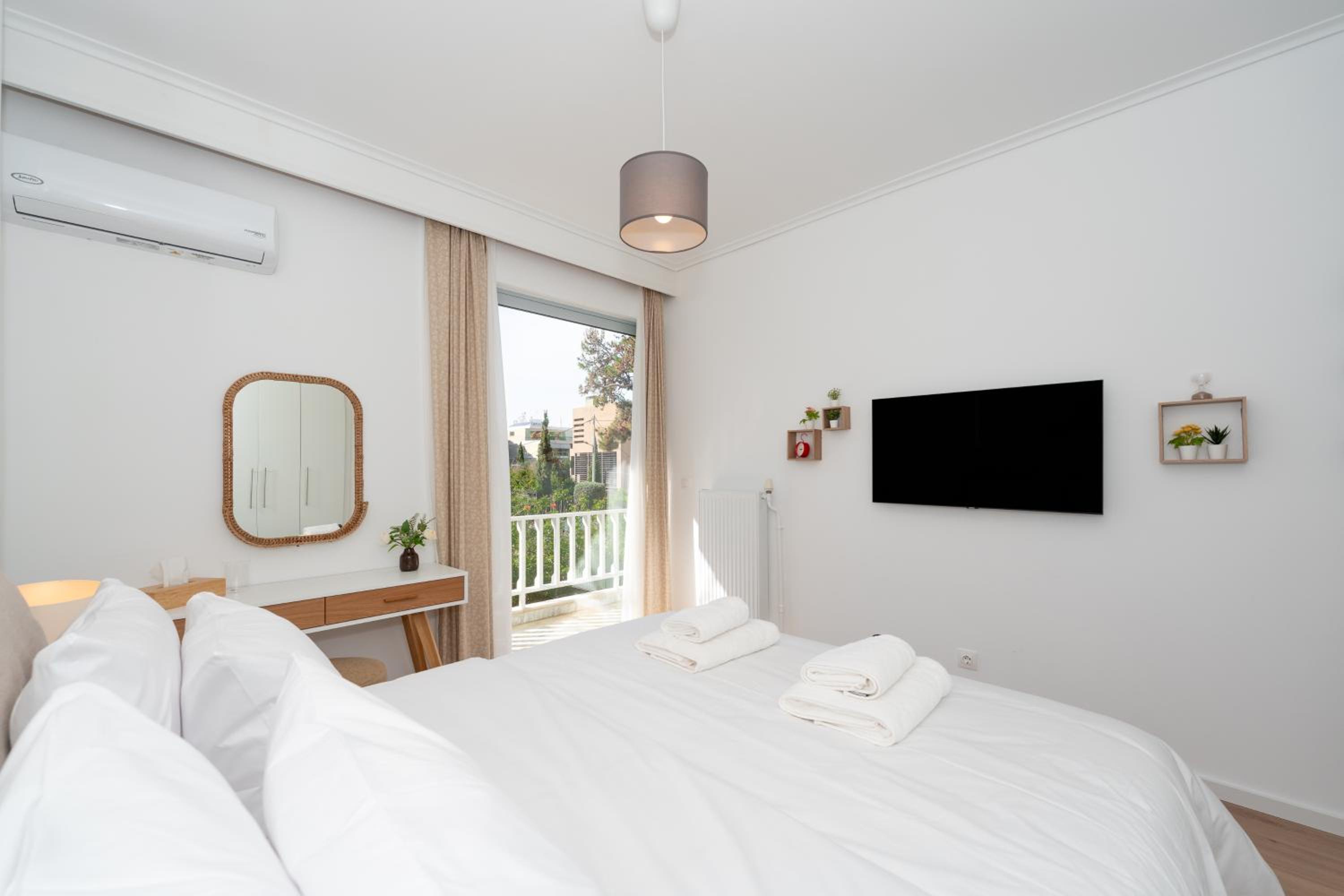 Modern Luxury Apartment in Glyfada, 10 minutes from Beach