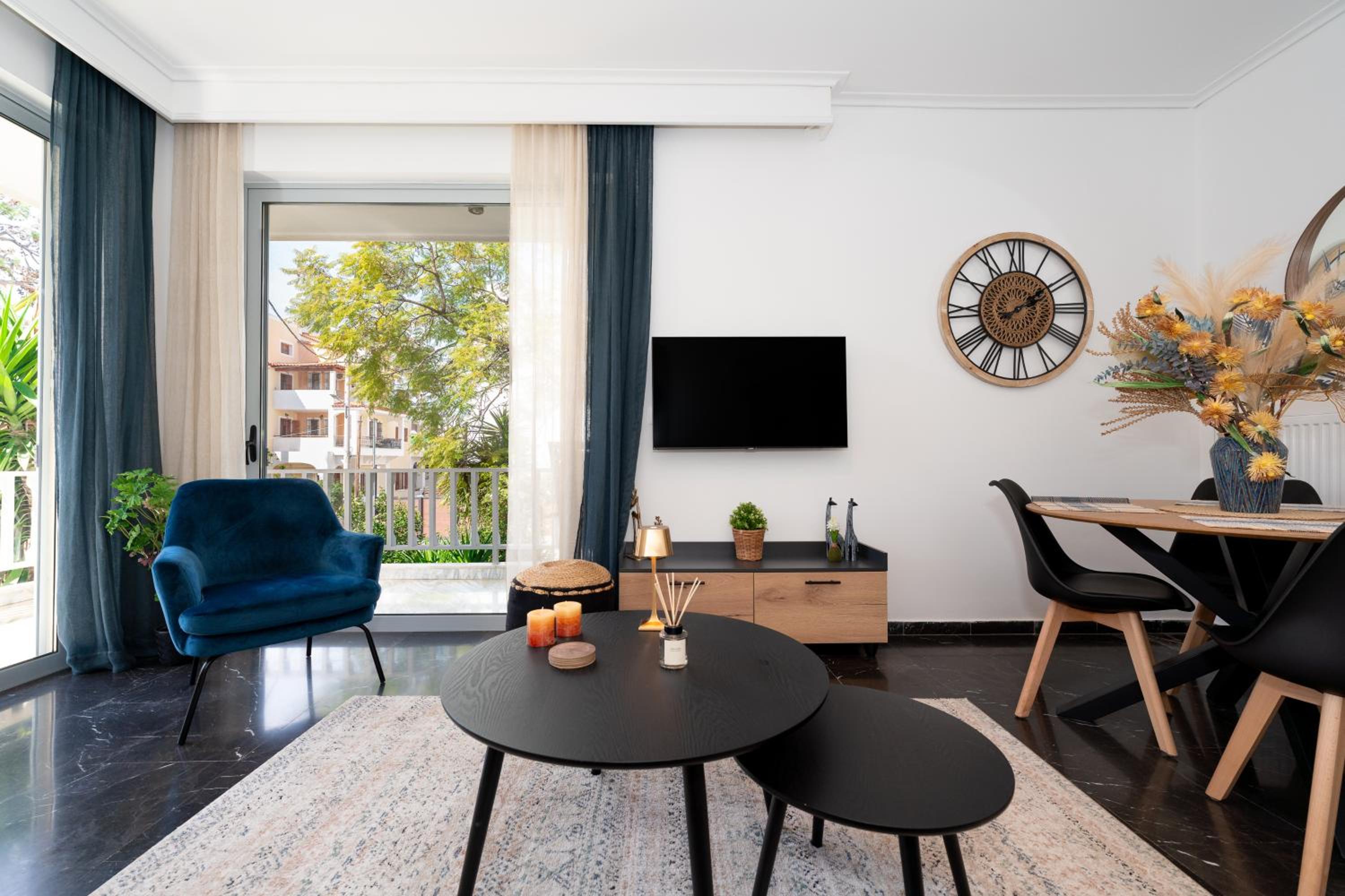 Modern Luxury Apartment in Glyfada, 10 minutes from Beach