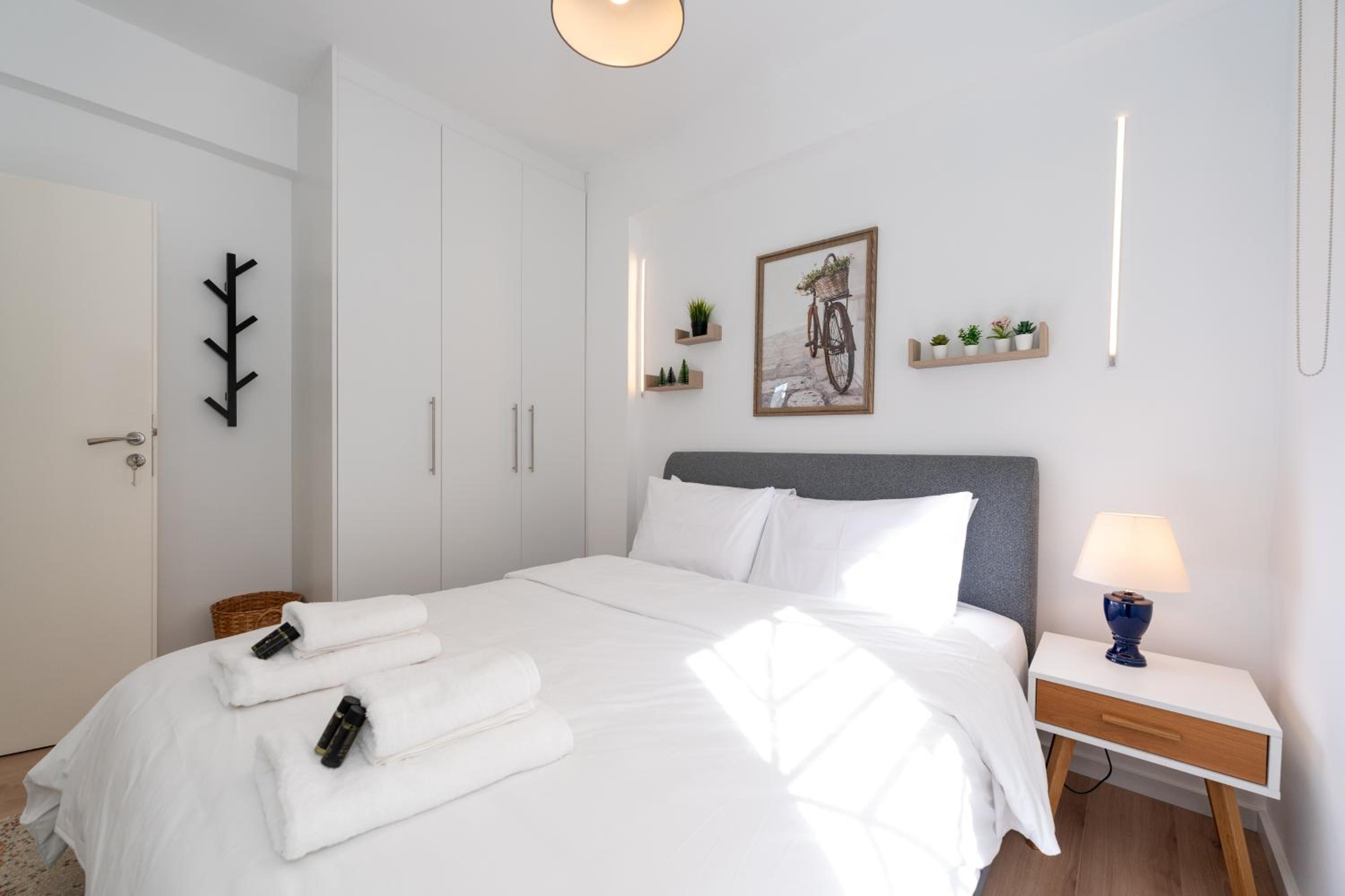 Modern Luxury Apartment in Glyfada, 10 minutes from Beach