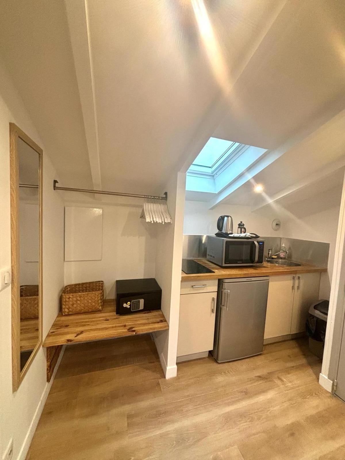 Meublés Gambetta en Cannes — kitchen