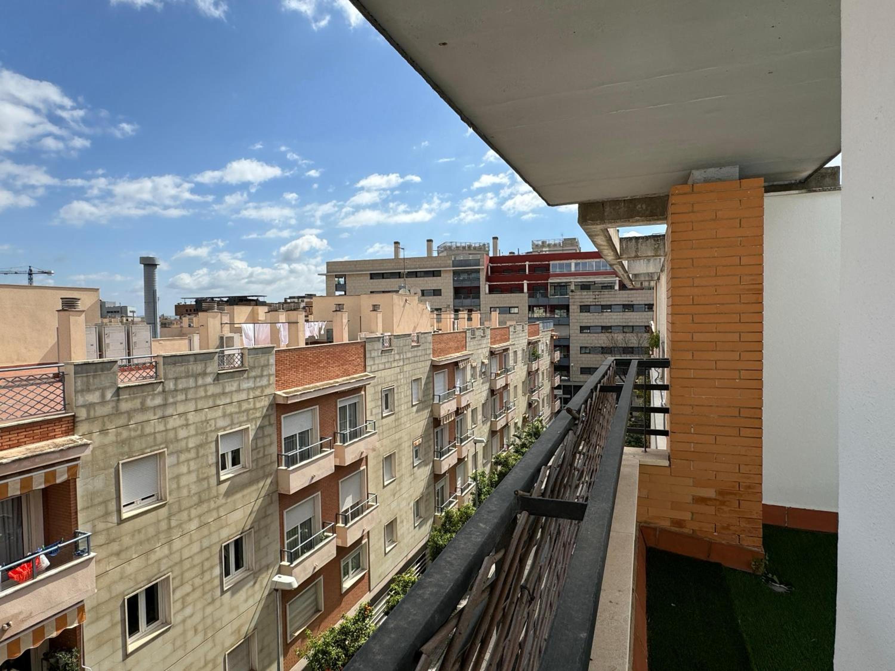 Dúplex céntrico con terraza y parking gratuito