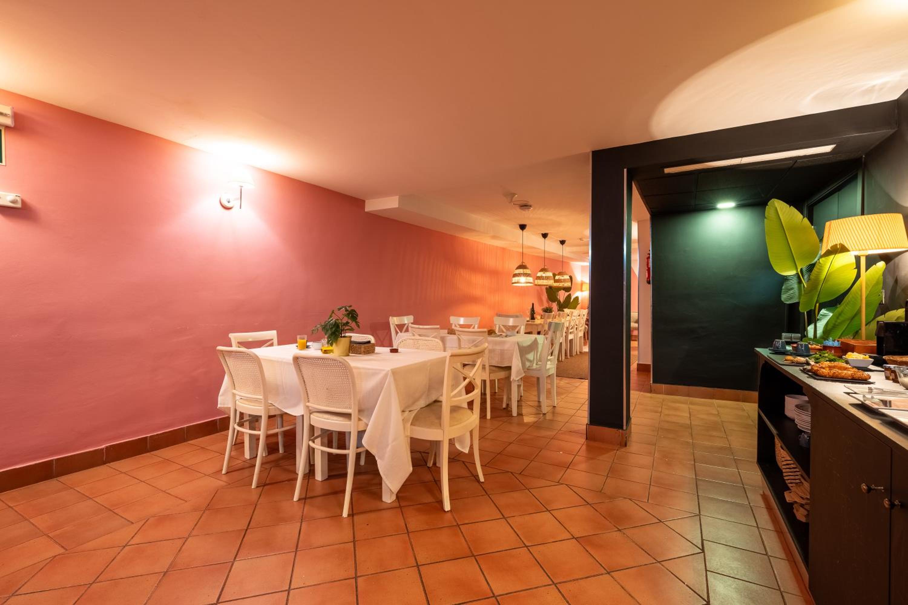 I AM La Posada Hotel and Apartment