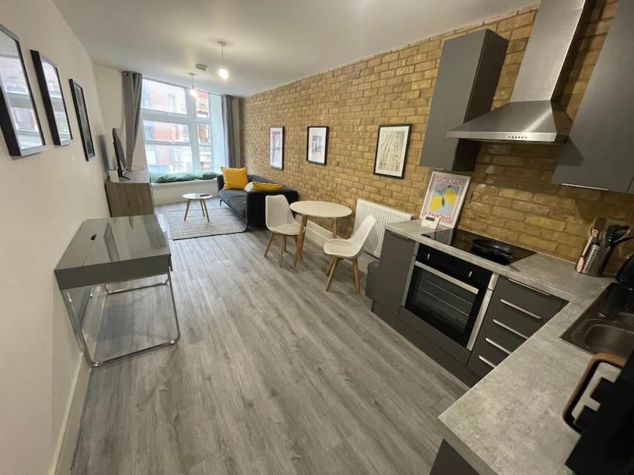 Stunning 1 bed central flat view 2