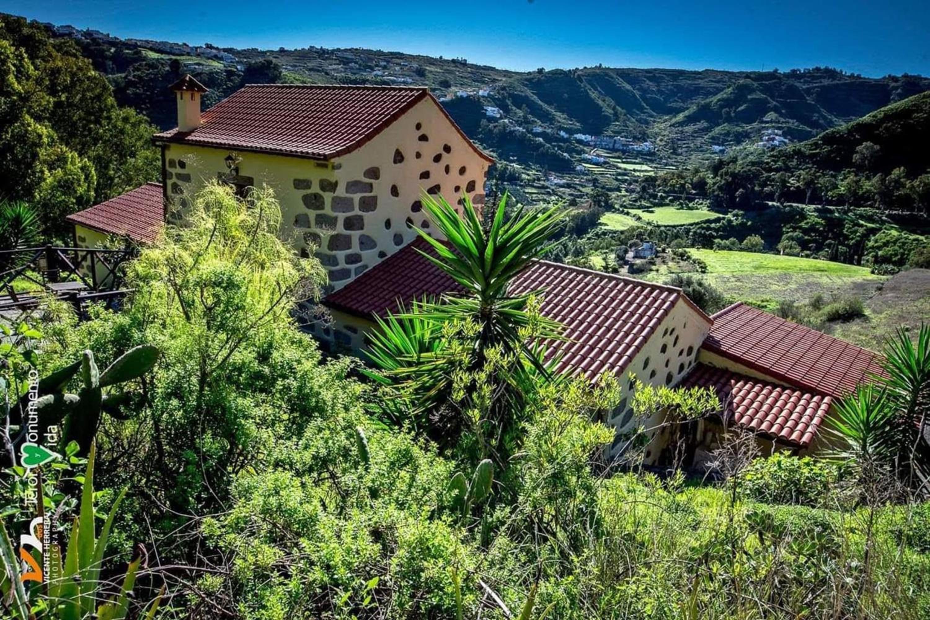 Charming house in La Pena with terrace and air conditioning