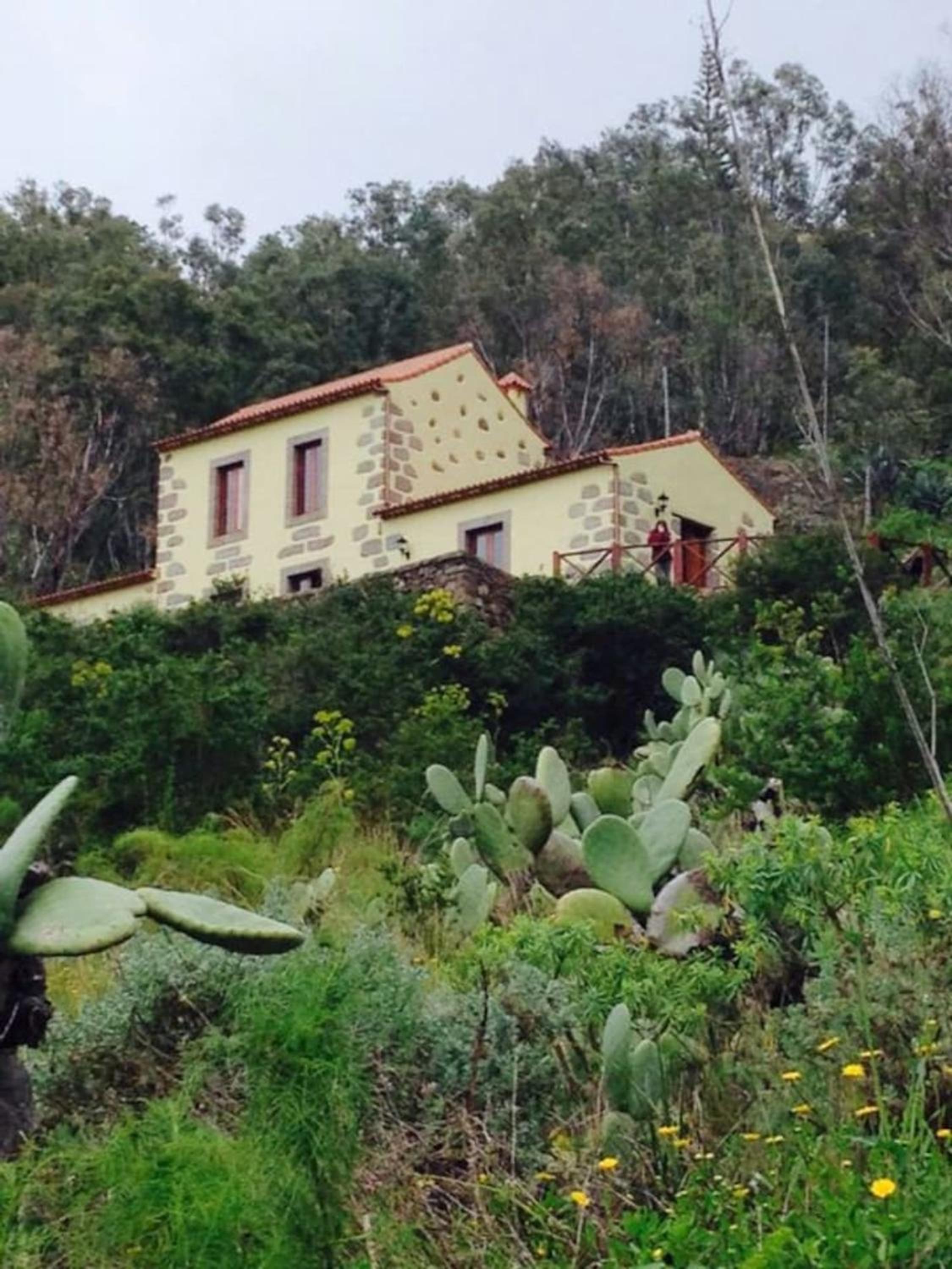 Charming house in La Pena with terrace and air conditioning