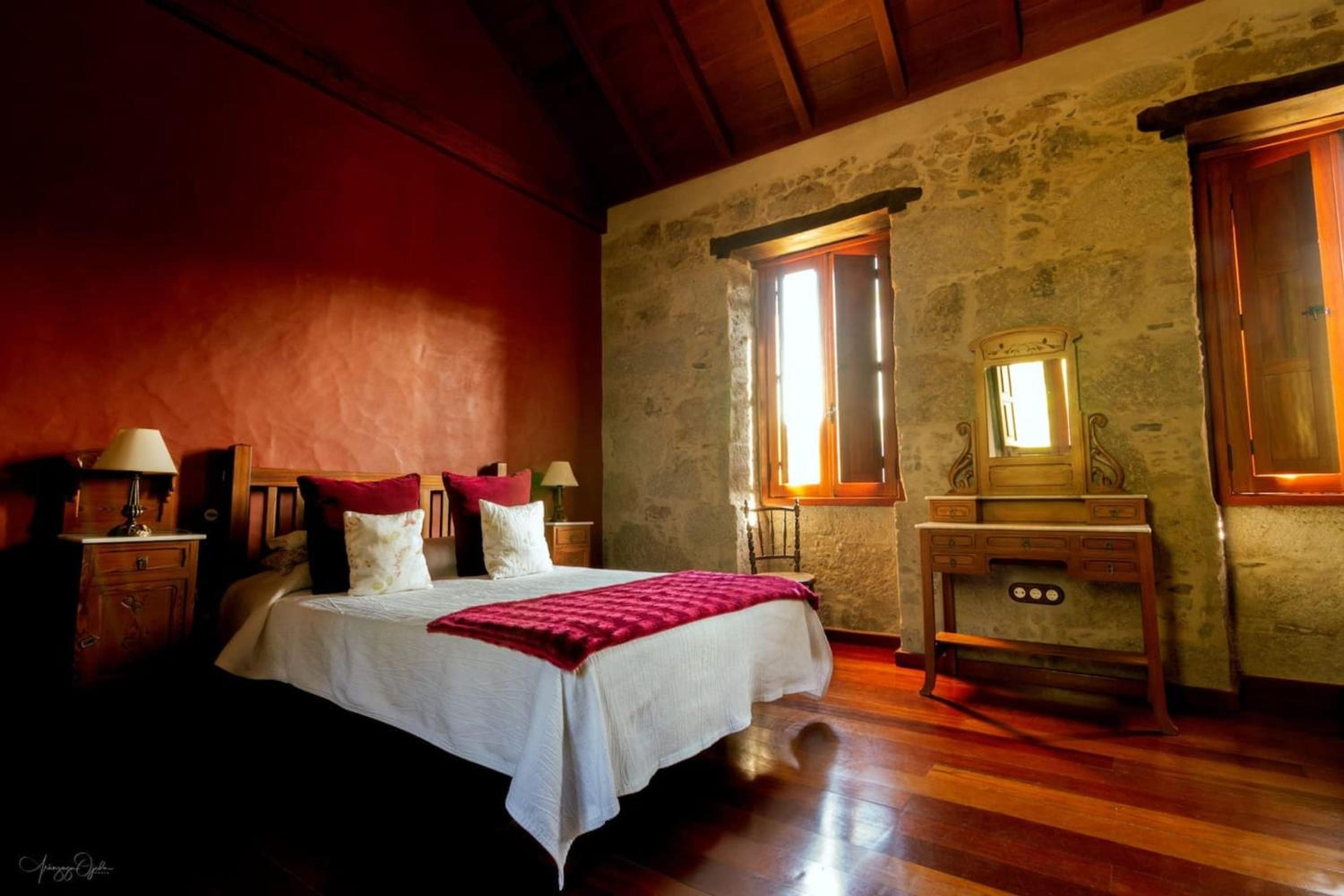 Charming house in La Pena with terrace and air conditioning