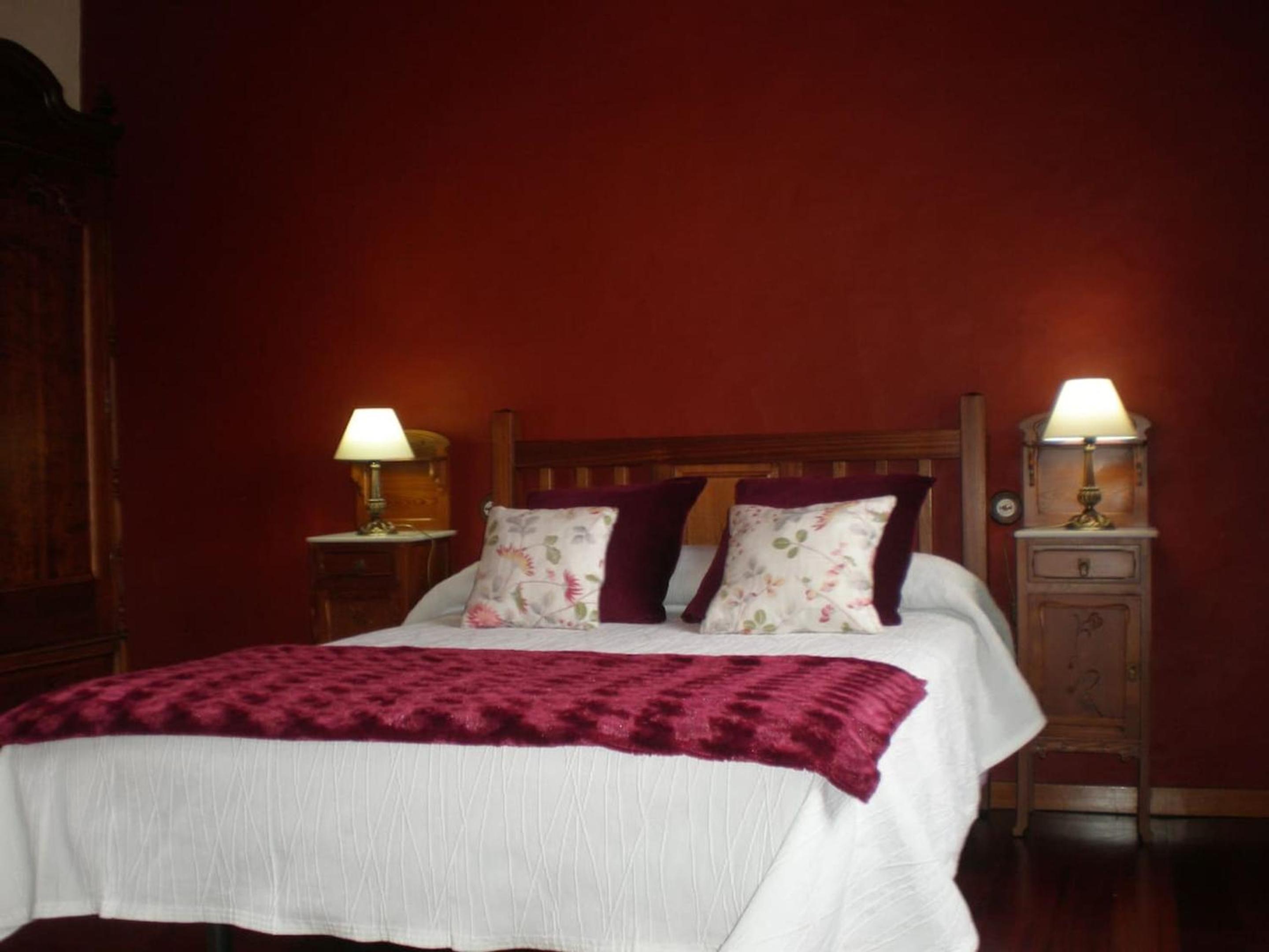 Charming house in La Pena with terrace and air conditioning