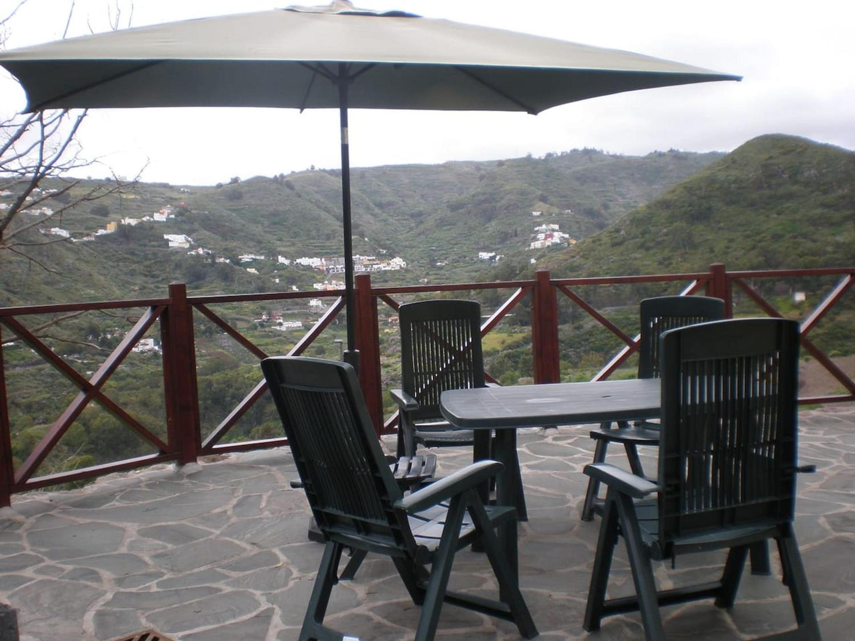 Charming house in La Pena with terrace and air conditioning