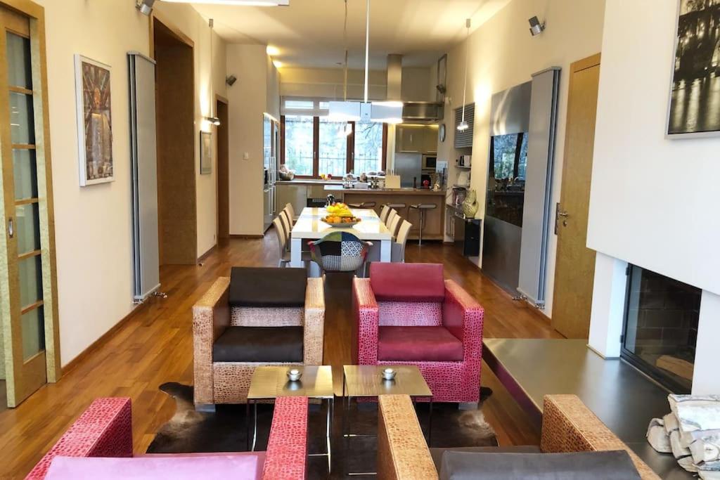 Huge luxury central Prague VILLA, 6 beds and baths, terraces, double garage