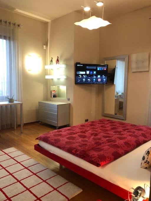 Huge luxury central Prague VILLA, 6 beds and baths, terraces, double garage