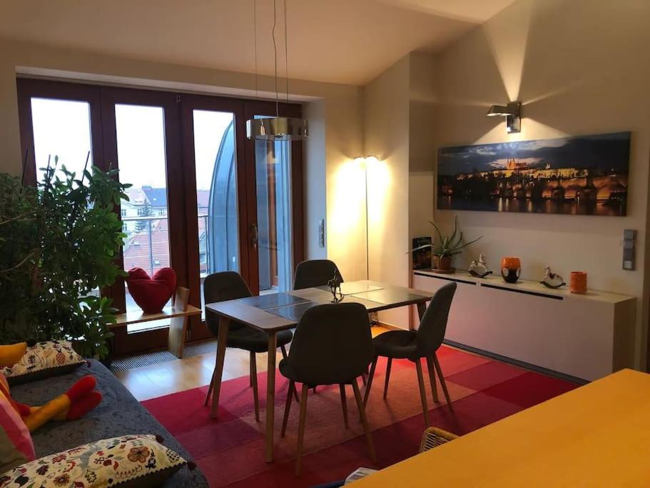 Huge luxury central Prague VILLA, 6 beds and baths, terraces, double garage