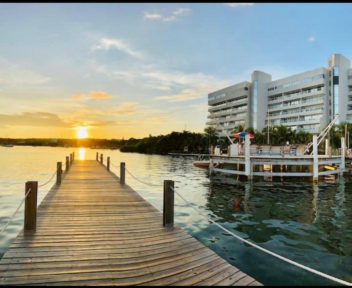 Apartamentos con playa privada y vista al mar