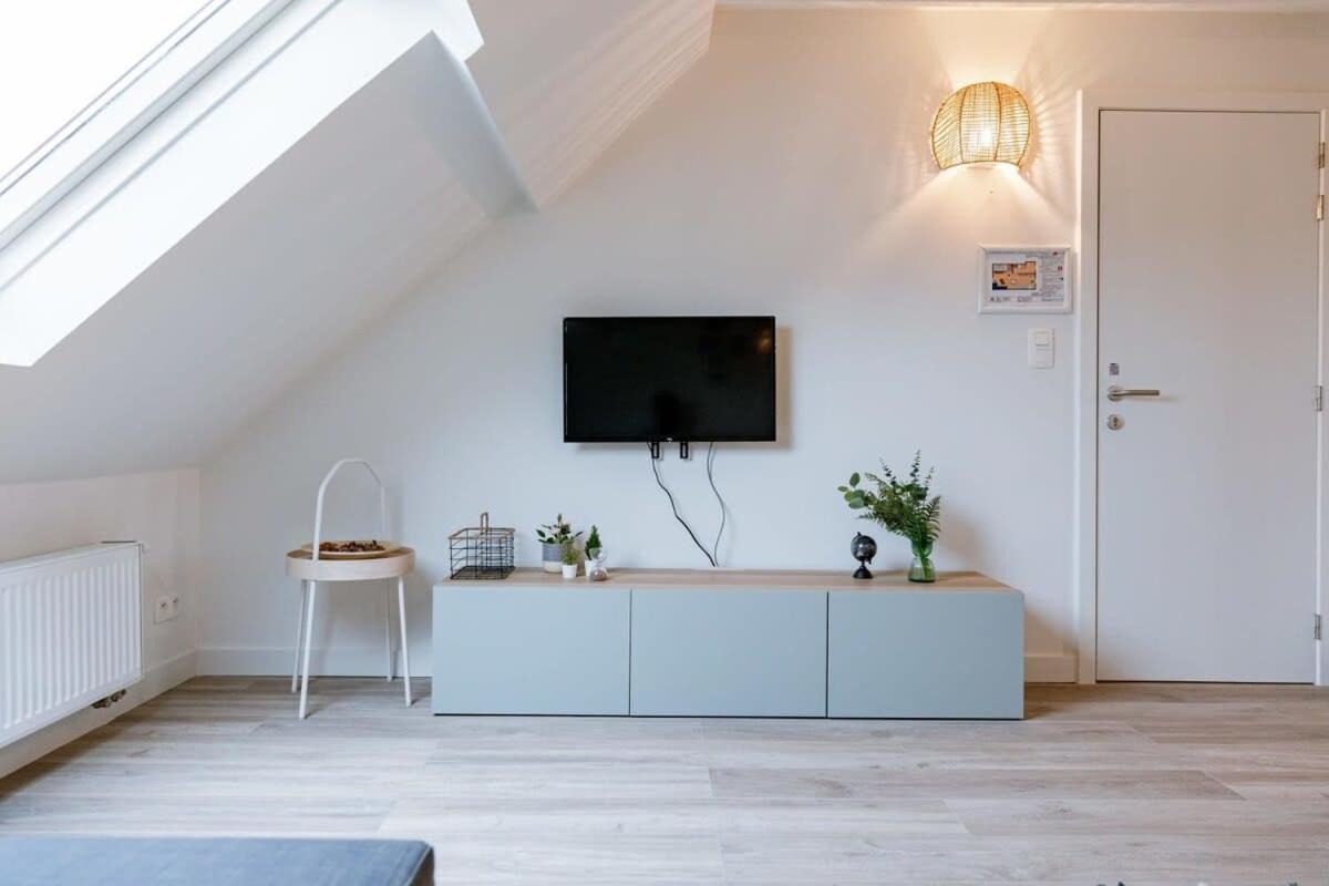 Bright apartment close to the sea