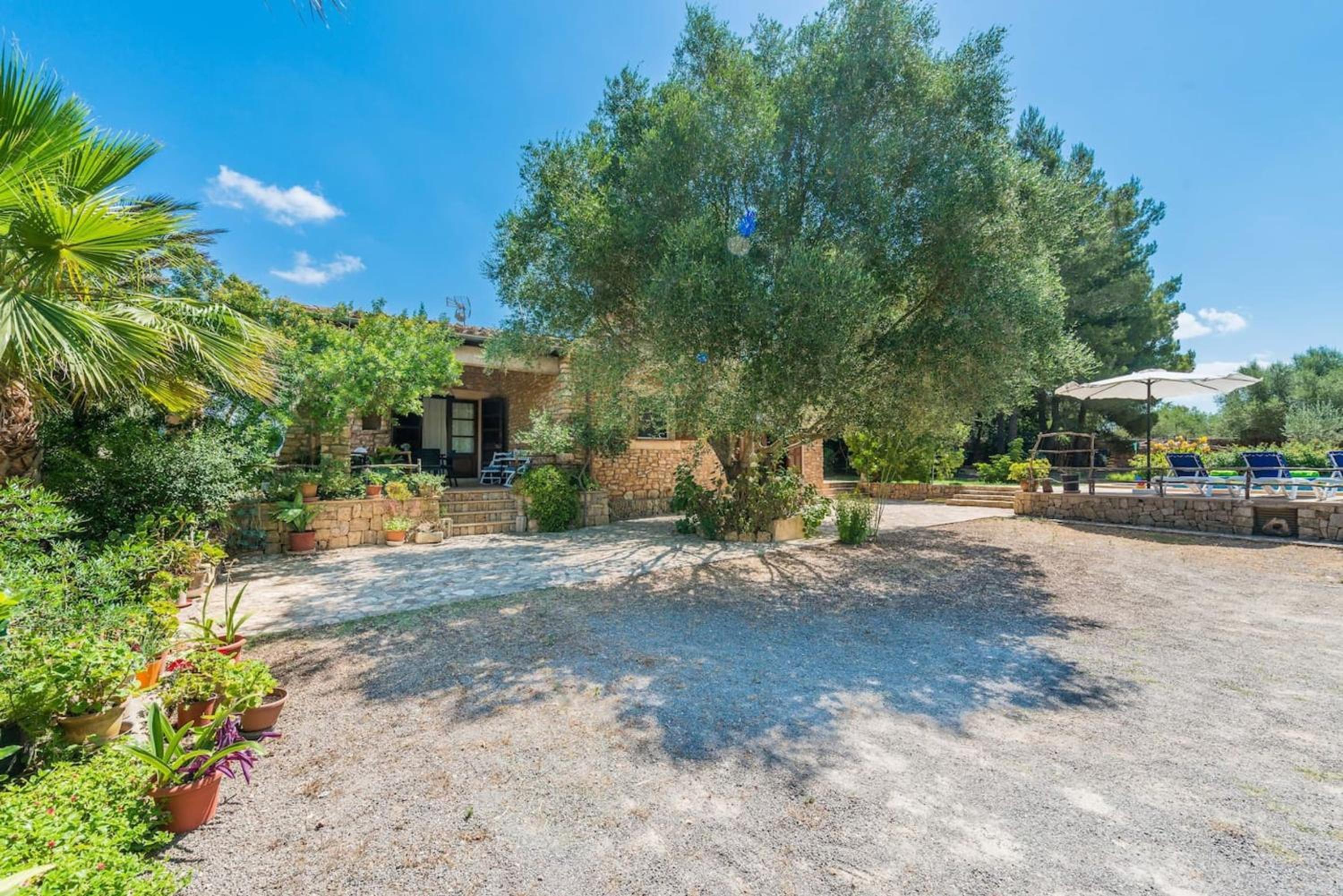 Charming villa in Manacor with shared pool