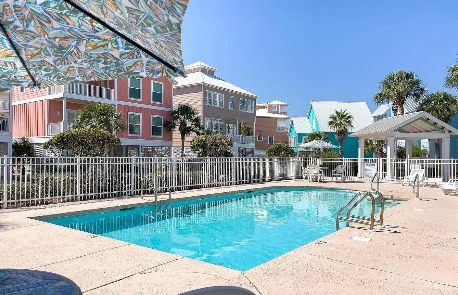 Beautiful Home Walk To Pool, Beach And Lagoon view 5